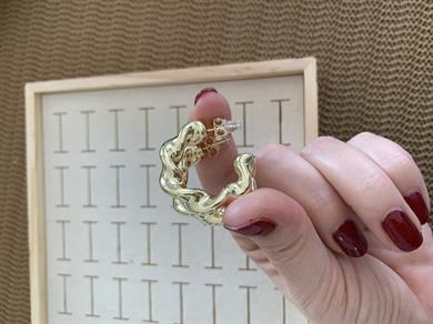 Vip Gold Plaka Kıvrımlı Ay Küpe