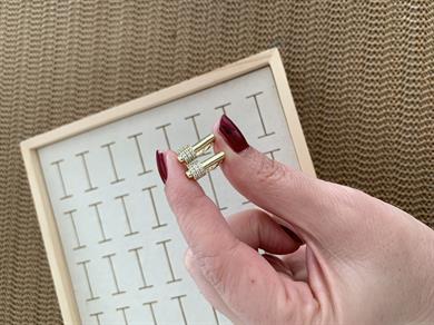 Vip Gold Plaka Zirkon Taşlı Biyeli Çubuk U Küpe