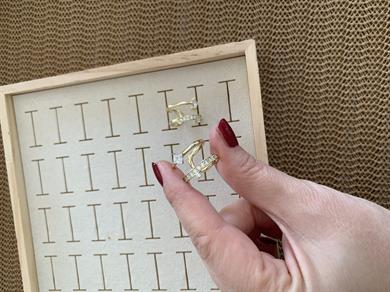 Vip Gold Su Yolu Kare Tek Taşlı Kıkırdak Küpe