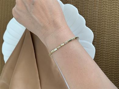 Vip Gold Üç Taşlı Plaka Küp Sıralı Bileklik