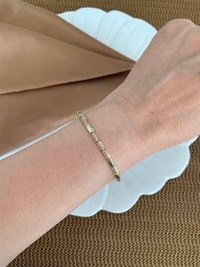 Vip Gold Üç Taşlı Plaka Küp Sıralı Bileklik