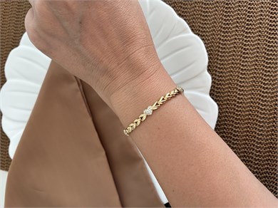 Vip Gold Yaprak Zincir Detaylı Zirkon Taş Kalp Sıralı Bileklik