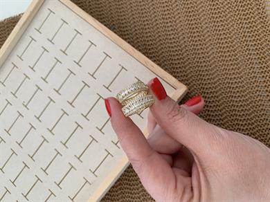 Vip Gold Zirkon Taş Ortası Damla Baget Taş Detaylı Halka Küpe