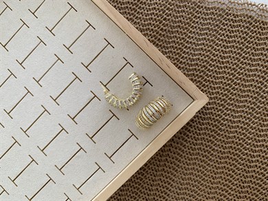 Vip Gold Zirkon Taşlı Helezon Ay Tasarım Küpe