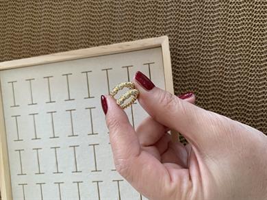 Vip Gold Zirkon Taşlı Kıvrımlı Halka Küpe