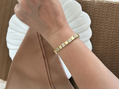 Vip Gold Zirkon Taşlı Plaka Büyük Kare Sıralı Bileklik