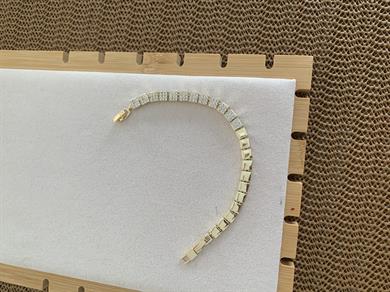 Vip Gold Zirkon Taşlı Plaka Kare Sıralı Bileklik