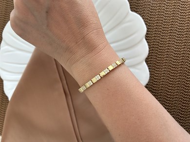 Vip Gold Zirkon Taşlı Plaka Küçük Kare Sıralı Bileklik
