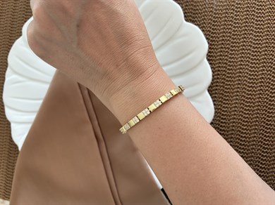 Vip Gold Zirkon Taşlı Plaka Küçük Kare Sıralı Bileklik