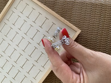 Vip Üç Sıra Zirkon Taşlı Damla Sallantılı Ay Tasarım Küpe