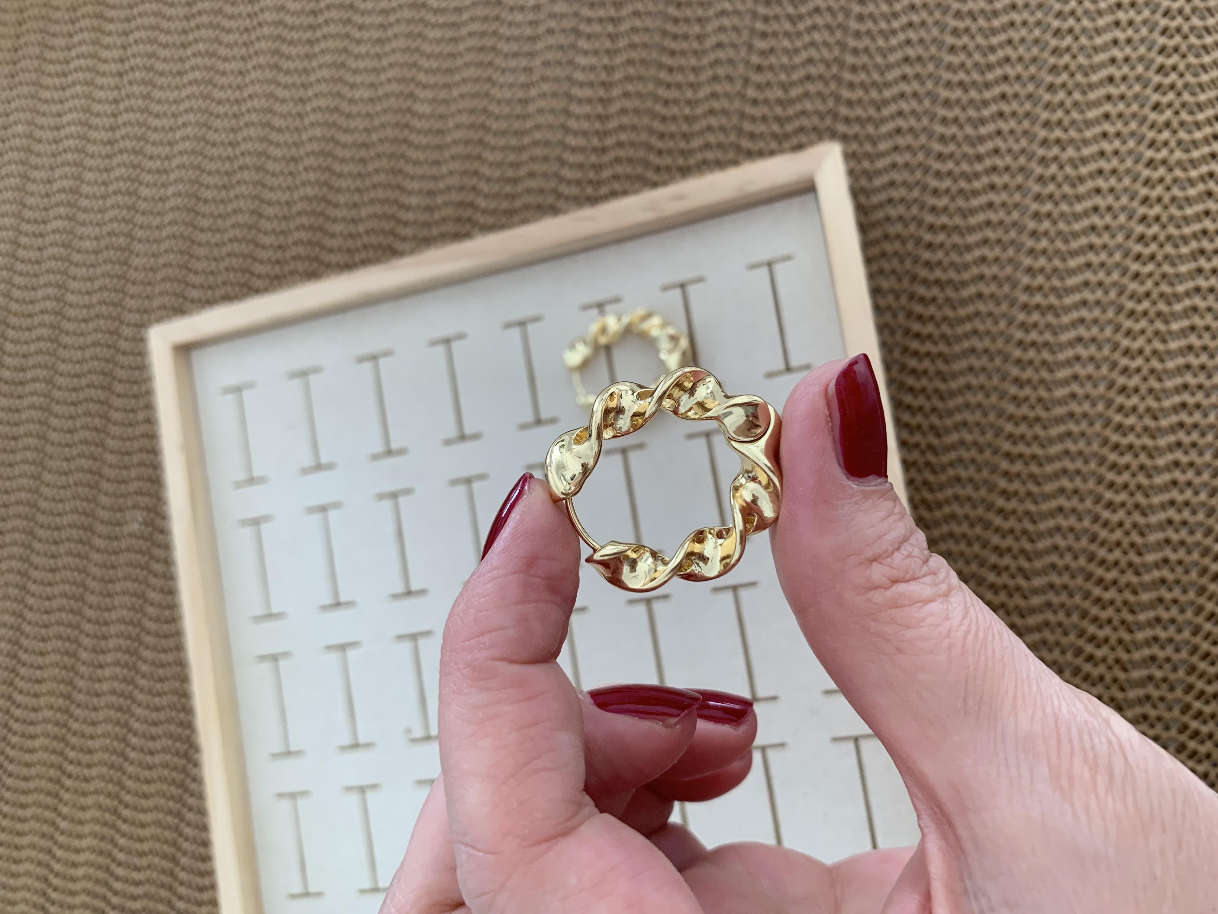 Özel Seri Gold İthal Kaplama Plaka Kıvrımlı Oval Küpe