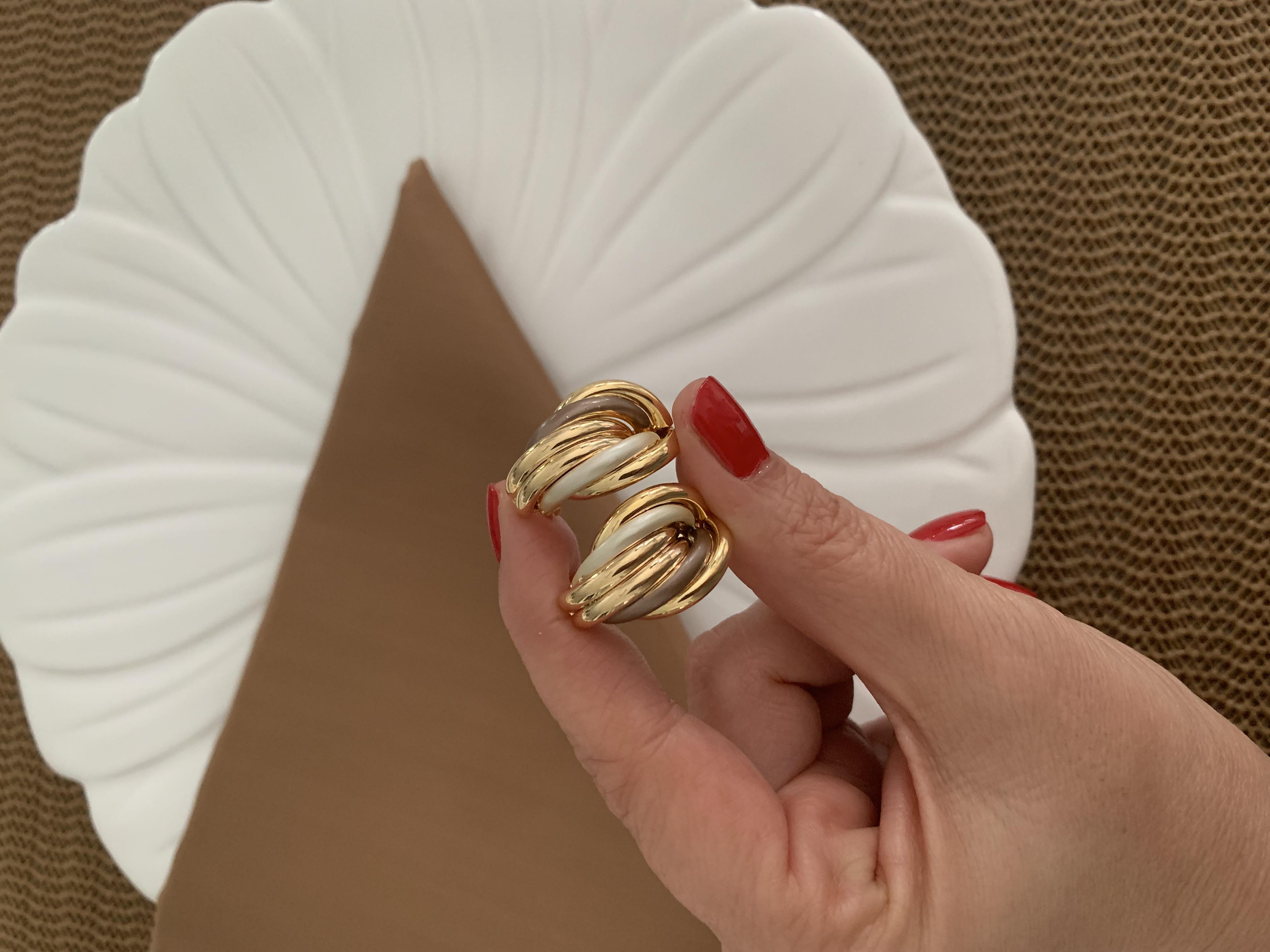 Özel Seri Gold Kıvrımlı Beyaz Mineli Tasarım Küpe