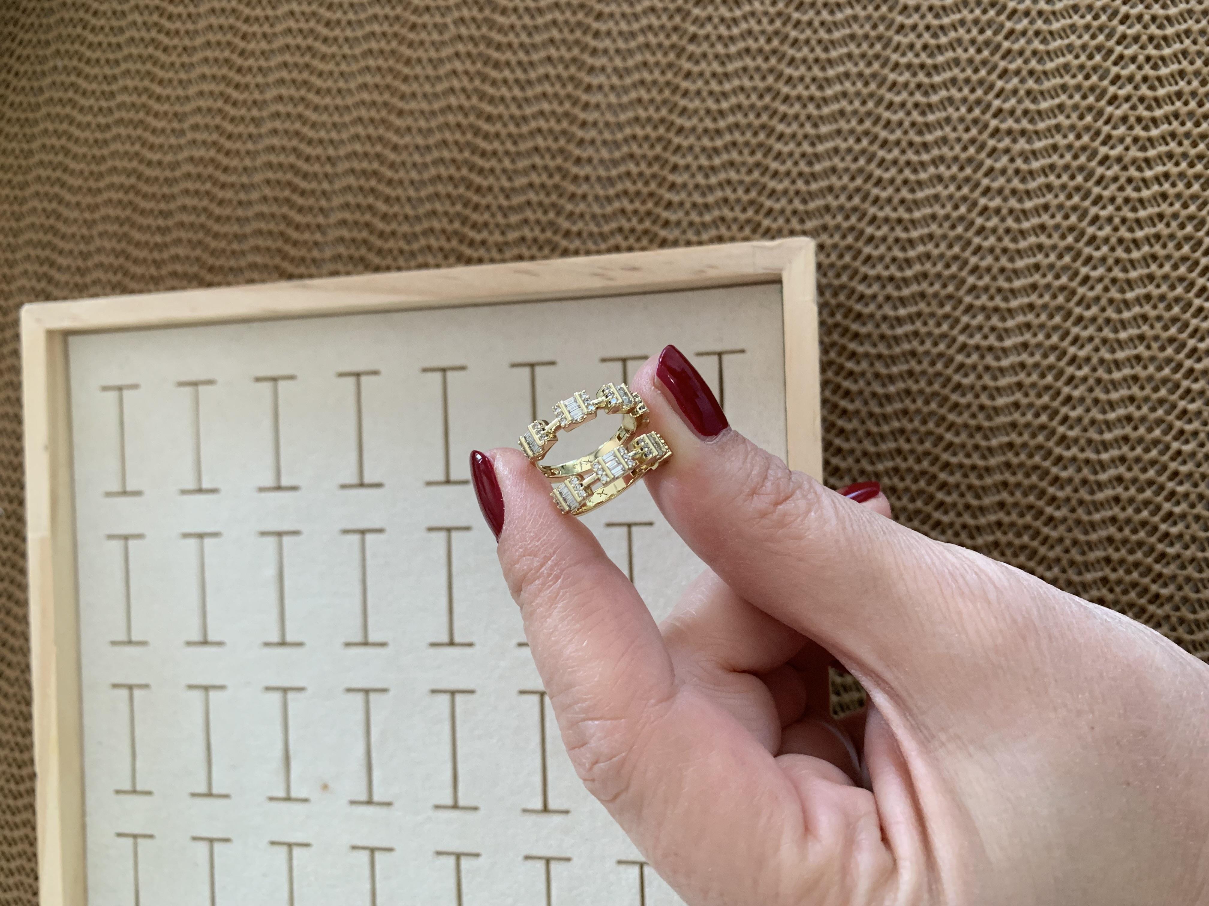 Vip Gold Baget Taş Kare Sıralı Halka Küpe