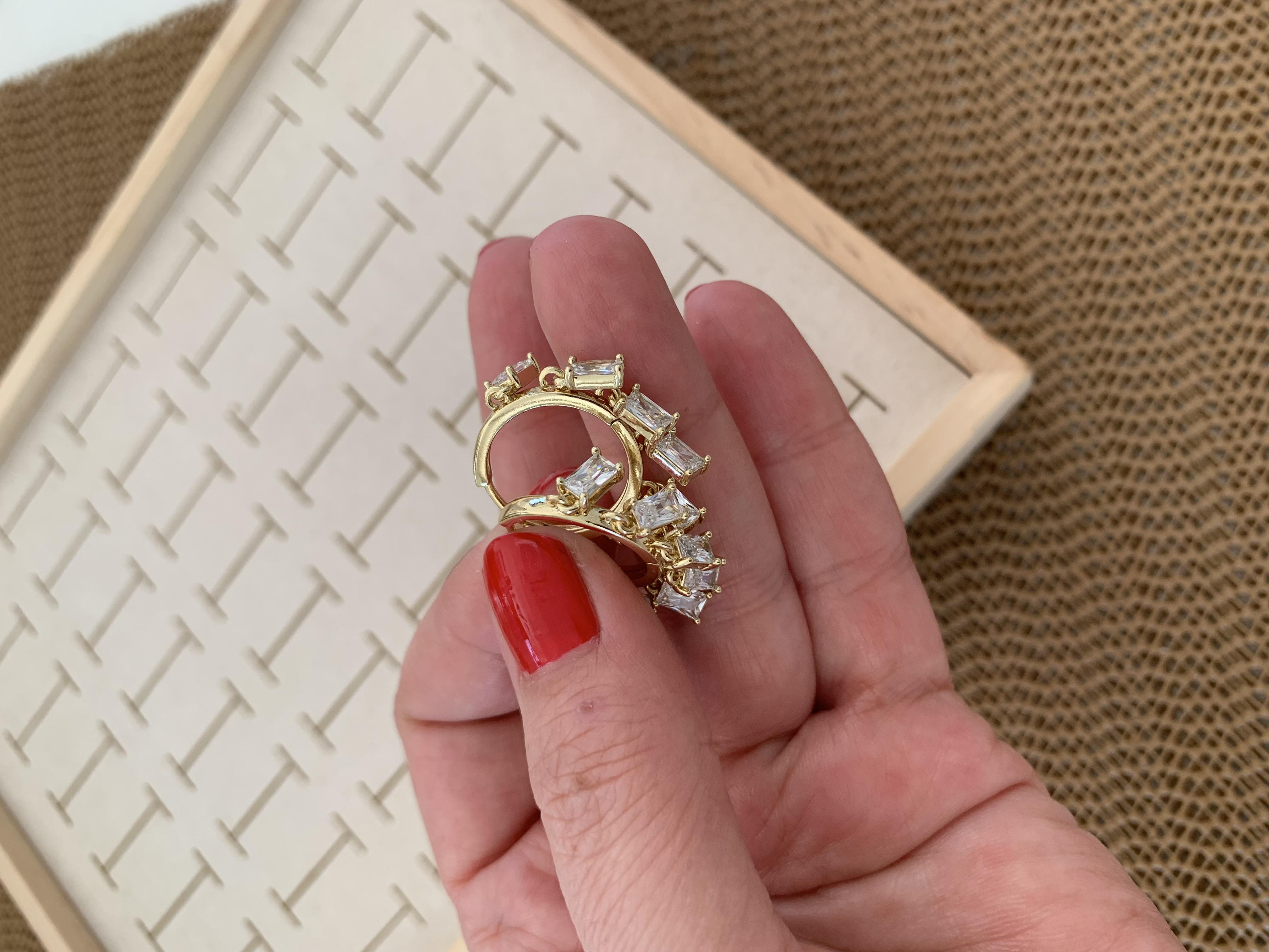 Vip Gold Baget Taş Sallantılı Shakira Halka Küpe