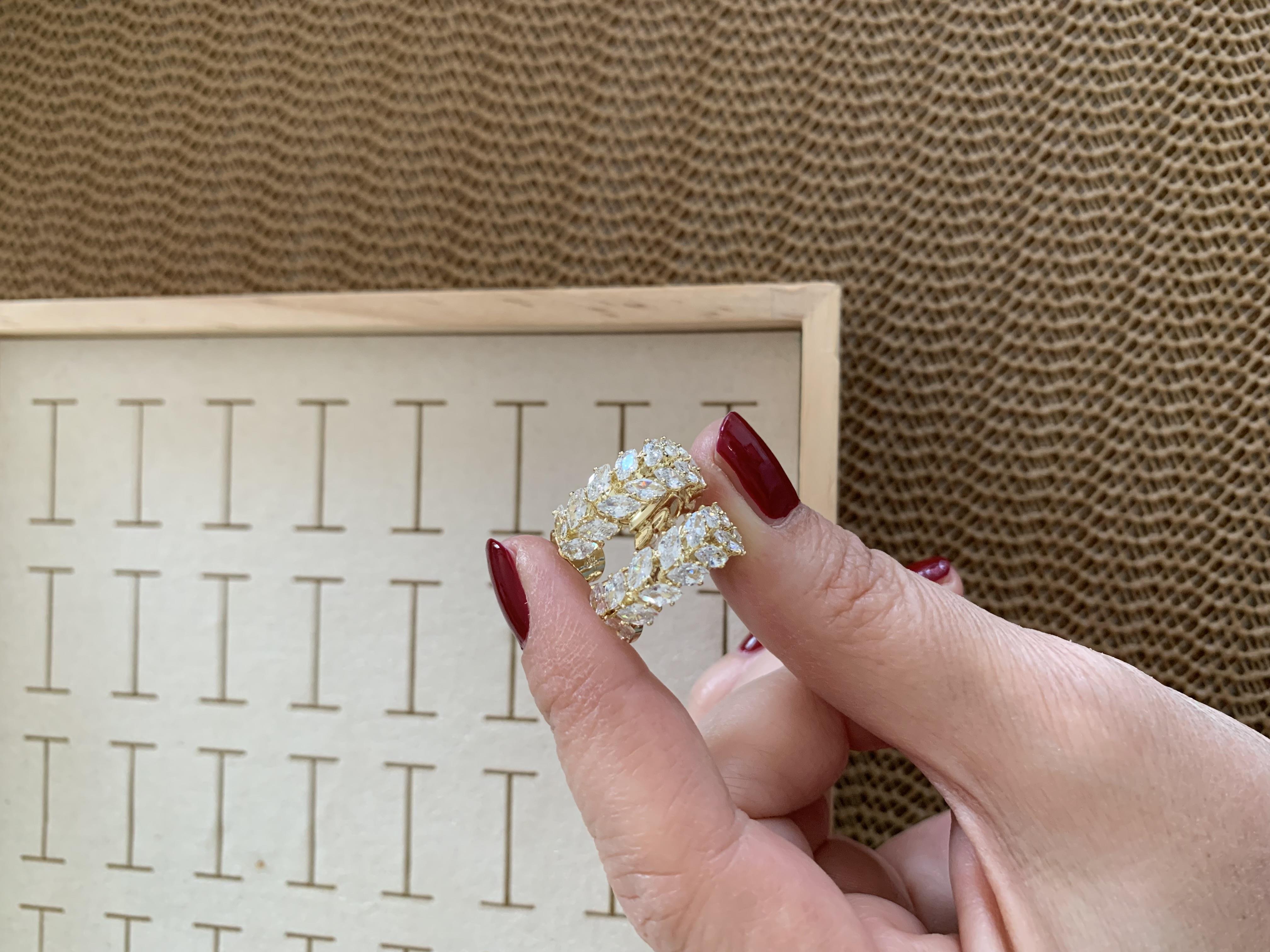 Vip Gold Baget Taşlı İki Sıra Yaprak Detaylı Ay Küpe