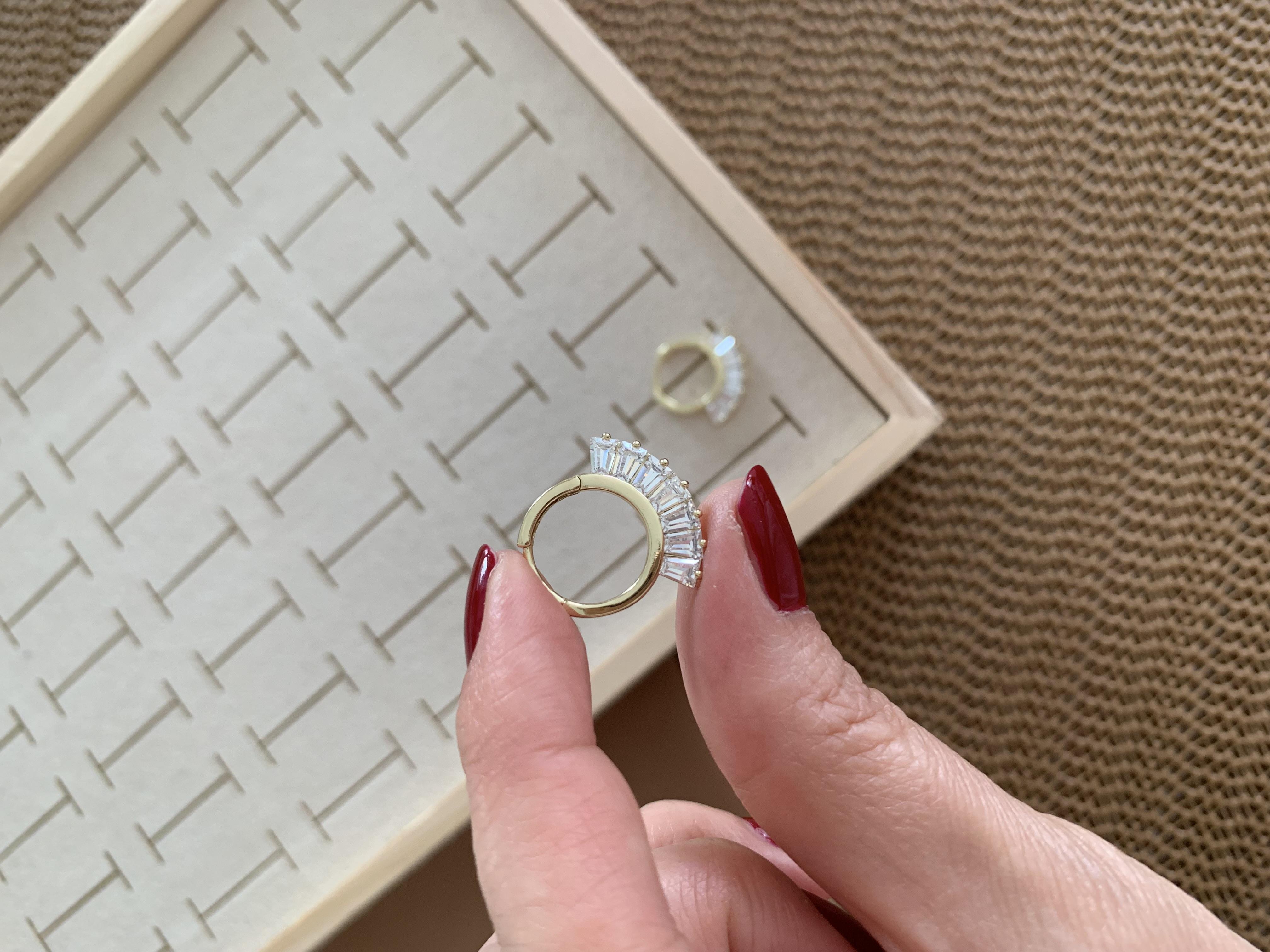Vip Gold Baget Taşlı Tasarım  Halka Küpe