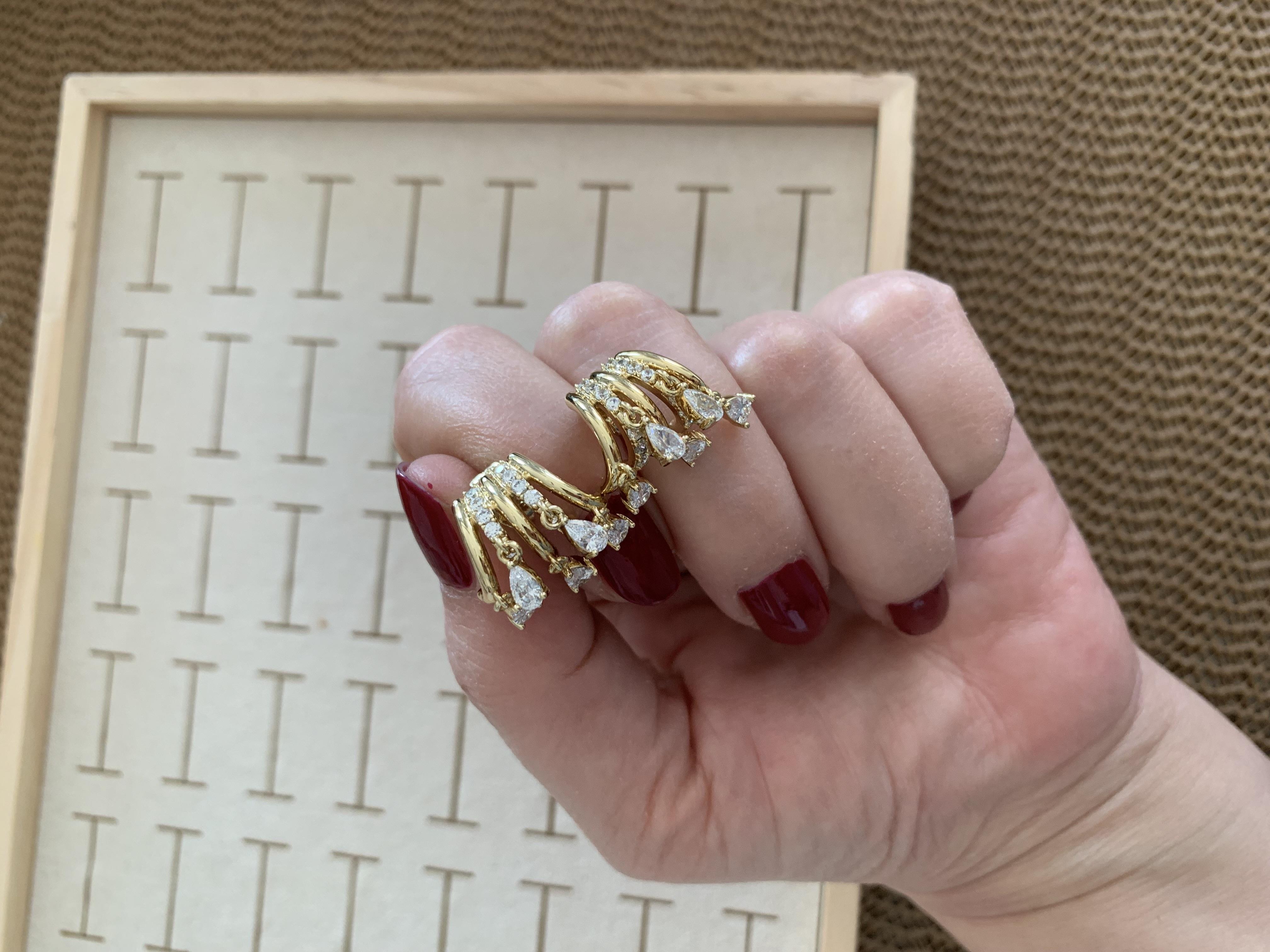 Vip Gold Damla Baget Taş Sallantılı Tasarım Küpe