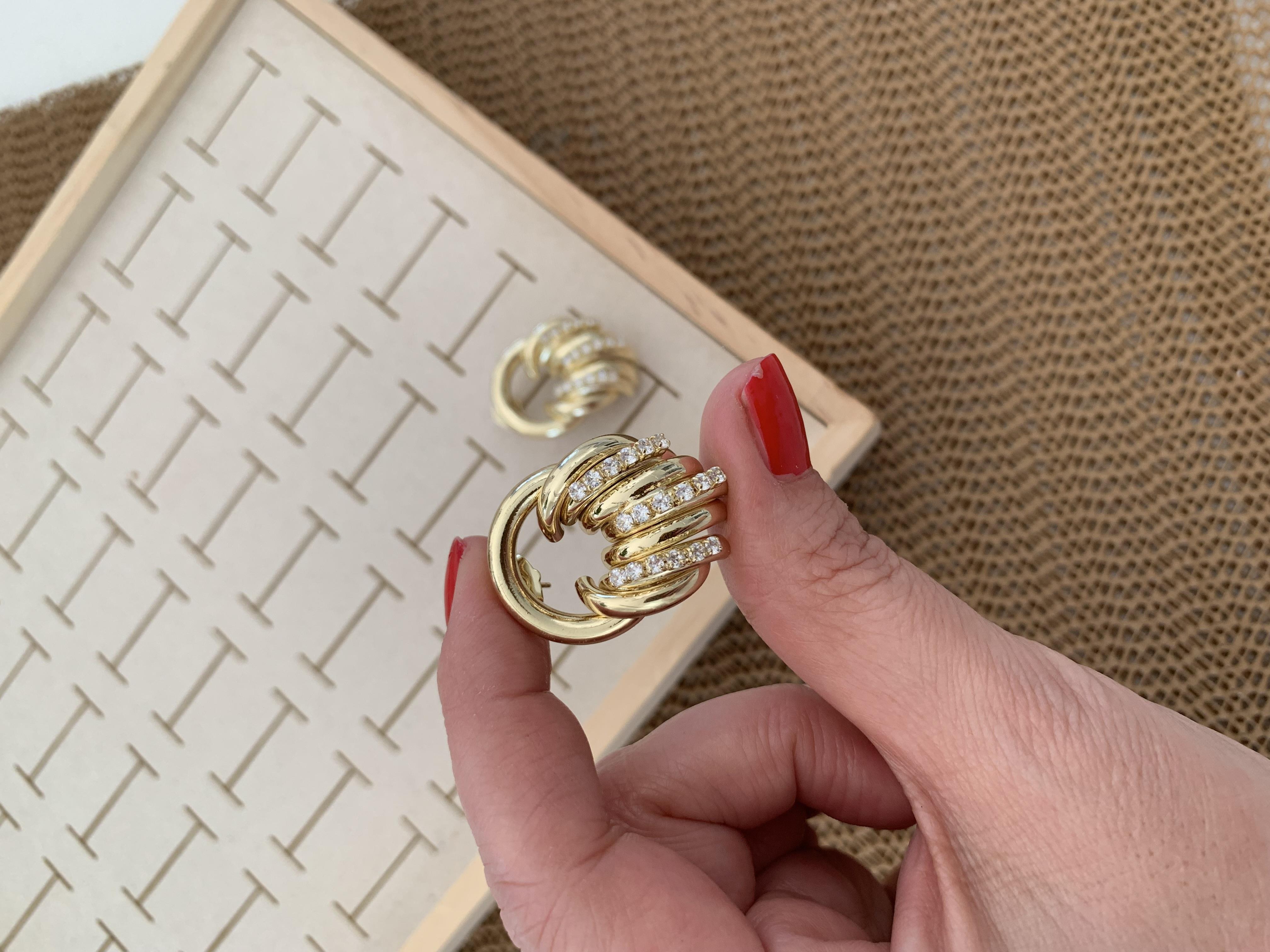 Vip Gold İç İçe Geçme Zirkon Taşlı Tasarım Küpe