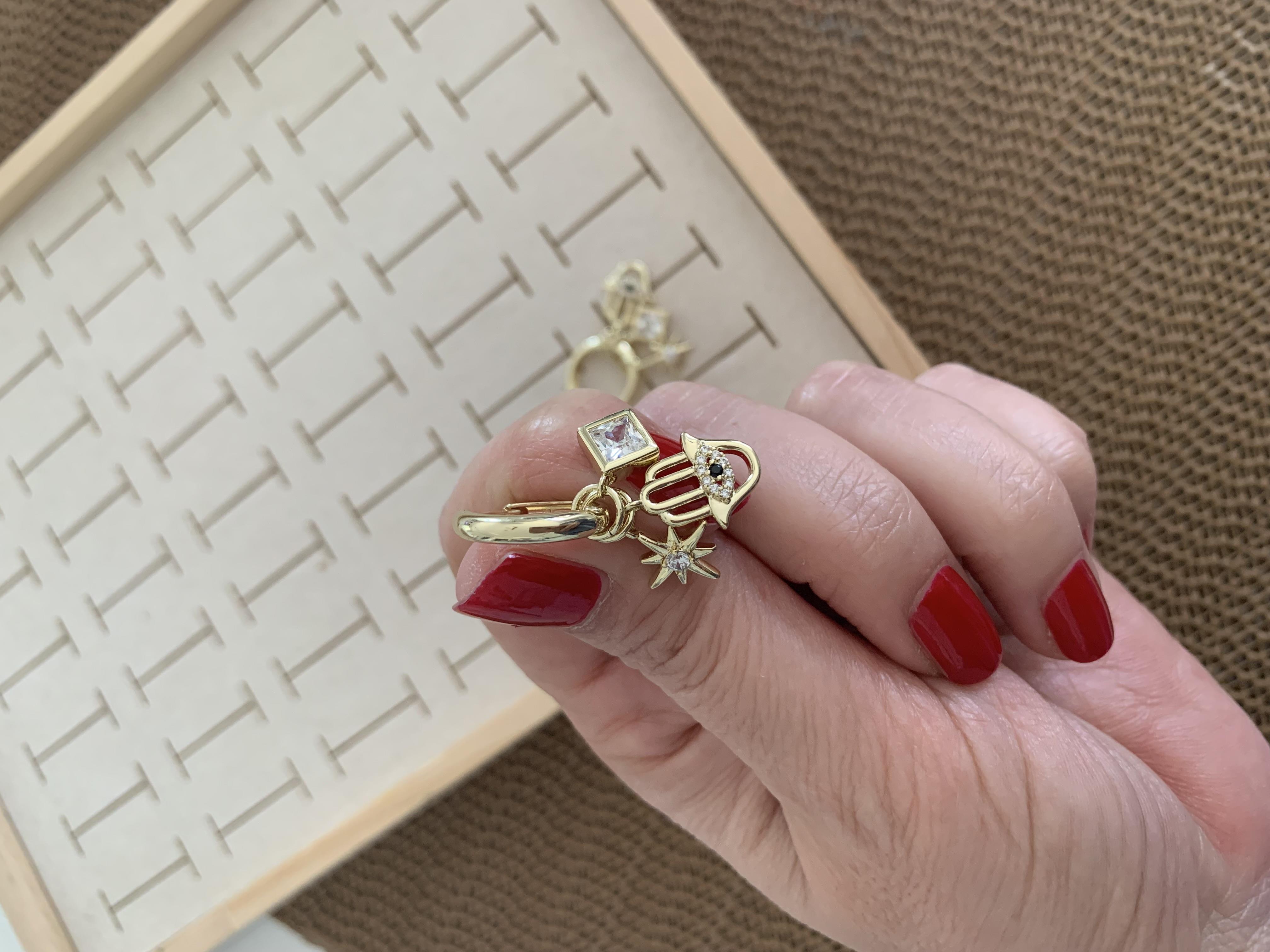 Vip Gold Kare Tek Taşlı Fatma Anaeli Charm Halka Küpe