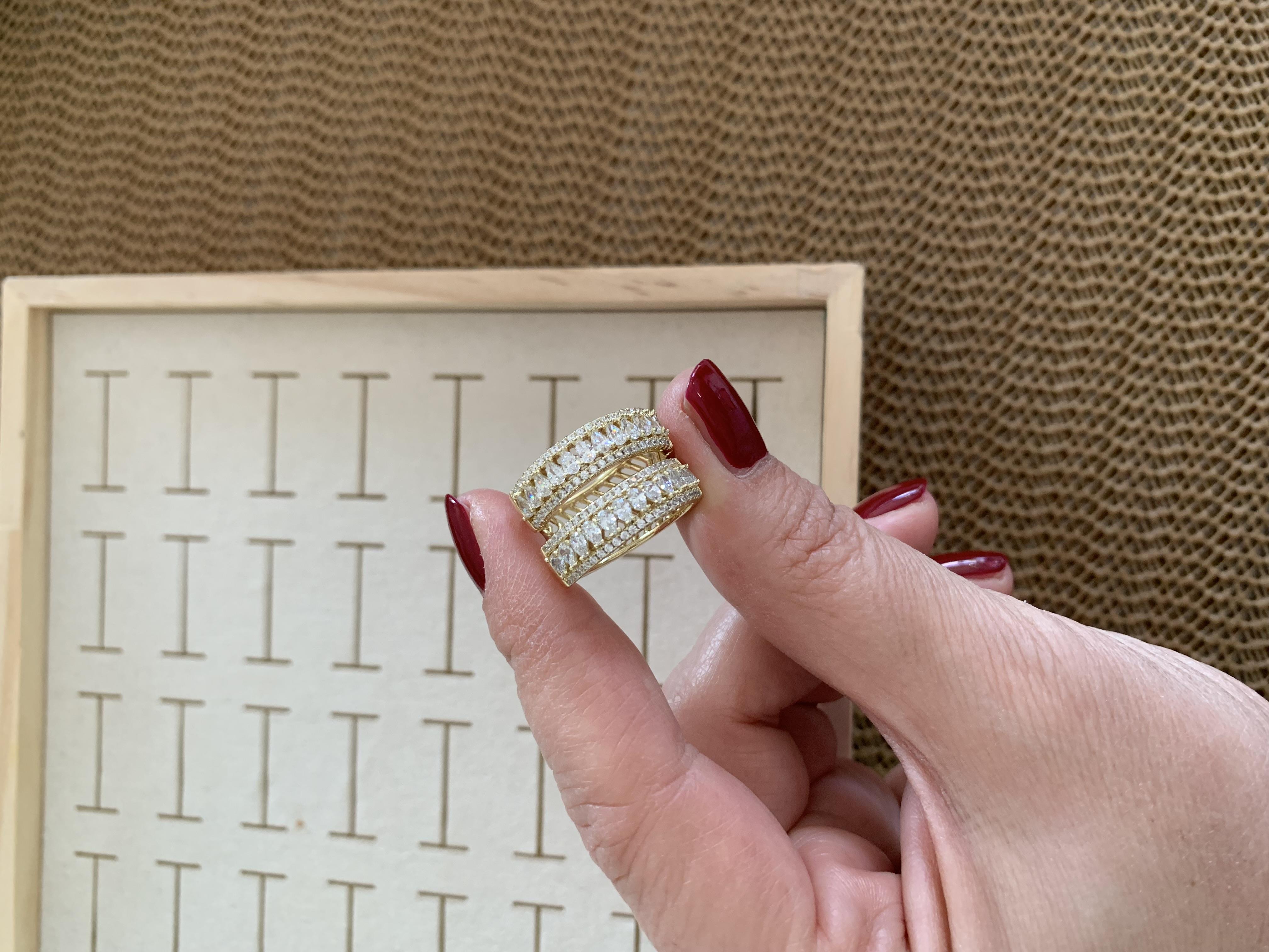 Vip Gold Kenarı Zirkon Taş Ortası Baget Taş Sıralı Halka Küpe