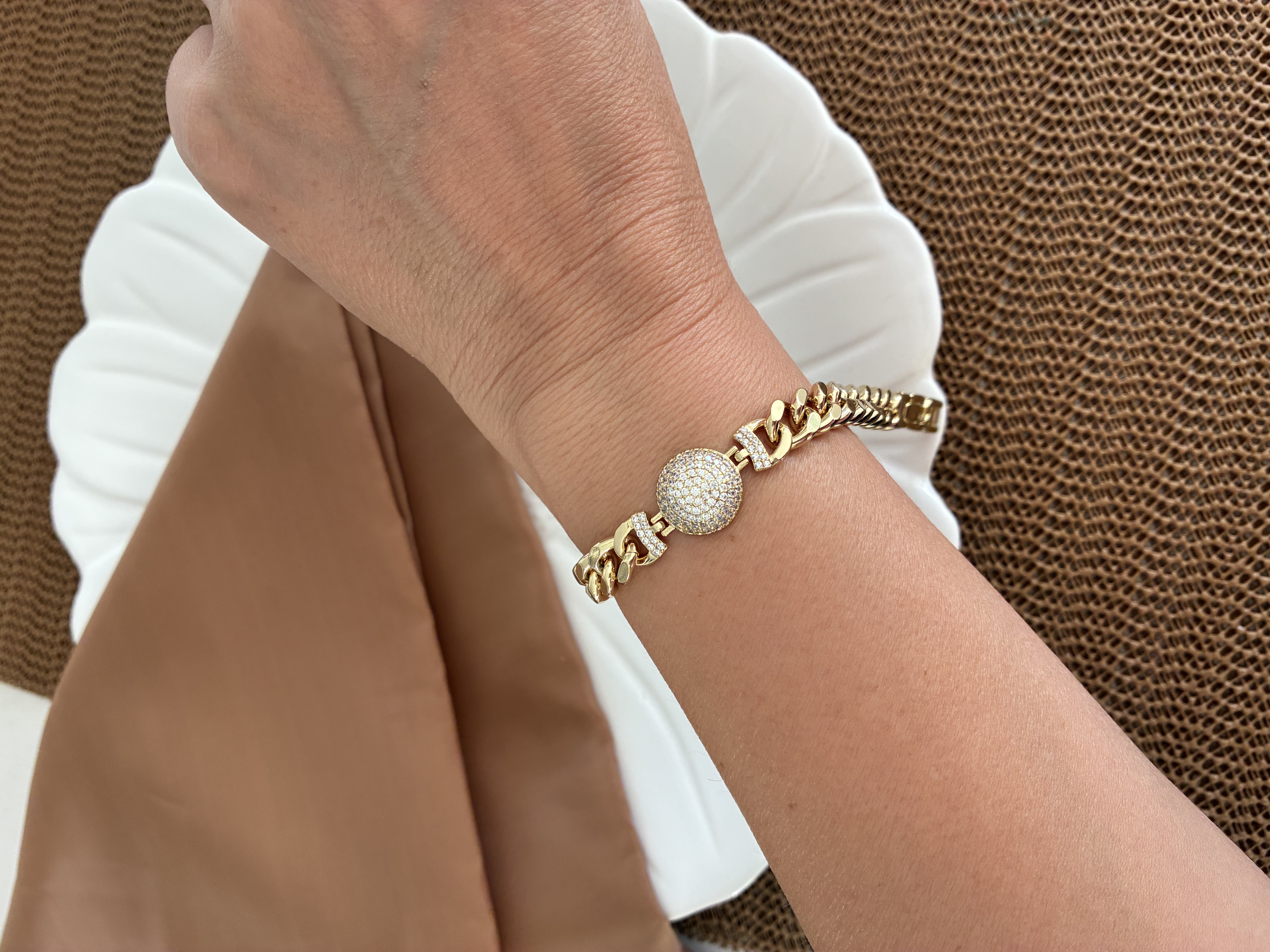 Vip Gold Klasik Zincir Zirkon Taşlı Ortası Daire Tedaylı Bileklik
