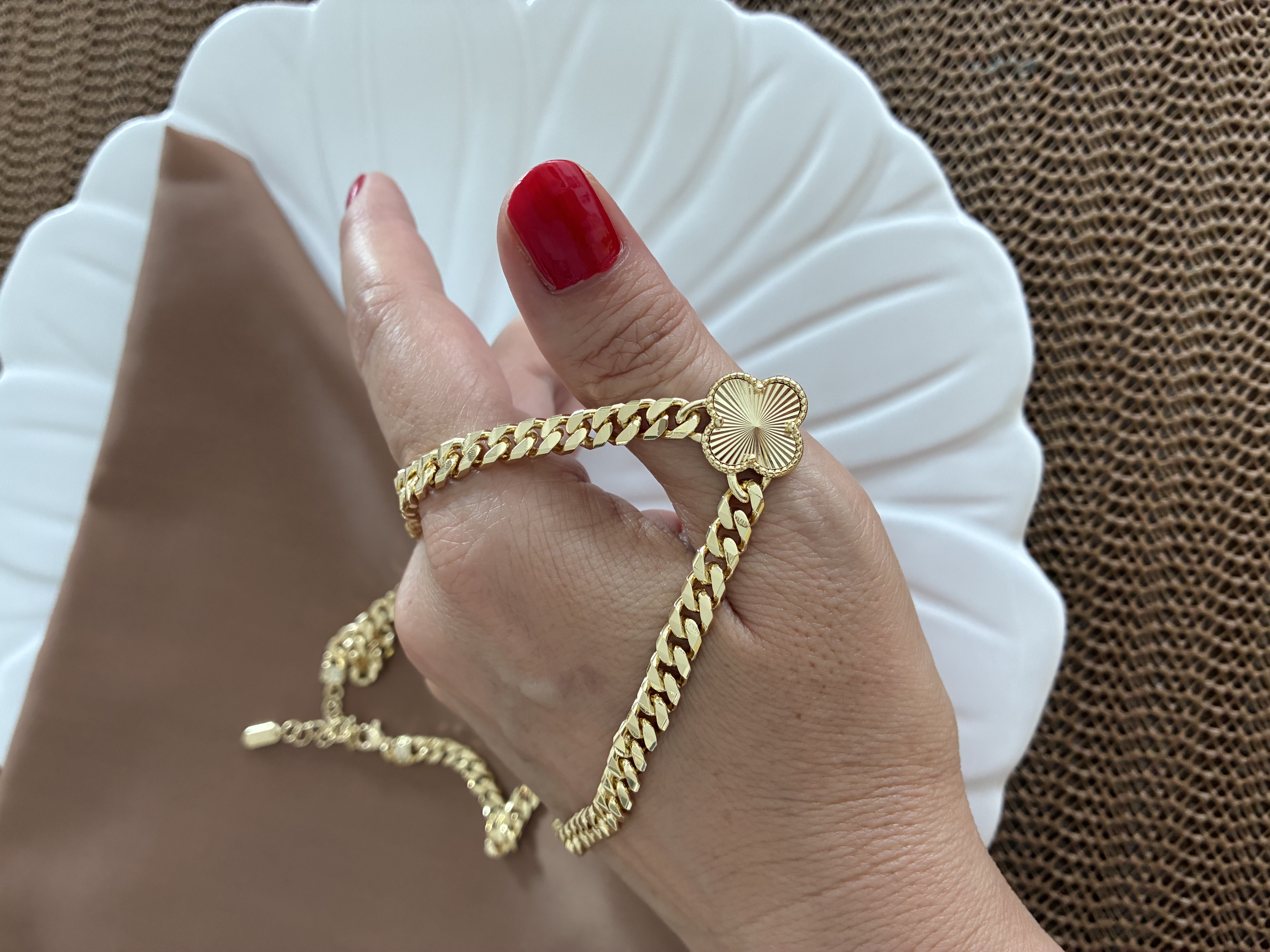 Vip Gold Klasik Zincirli Lazer Yonca Detaylı Kolye