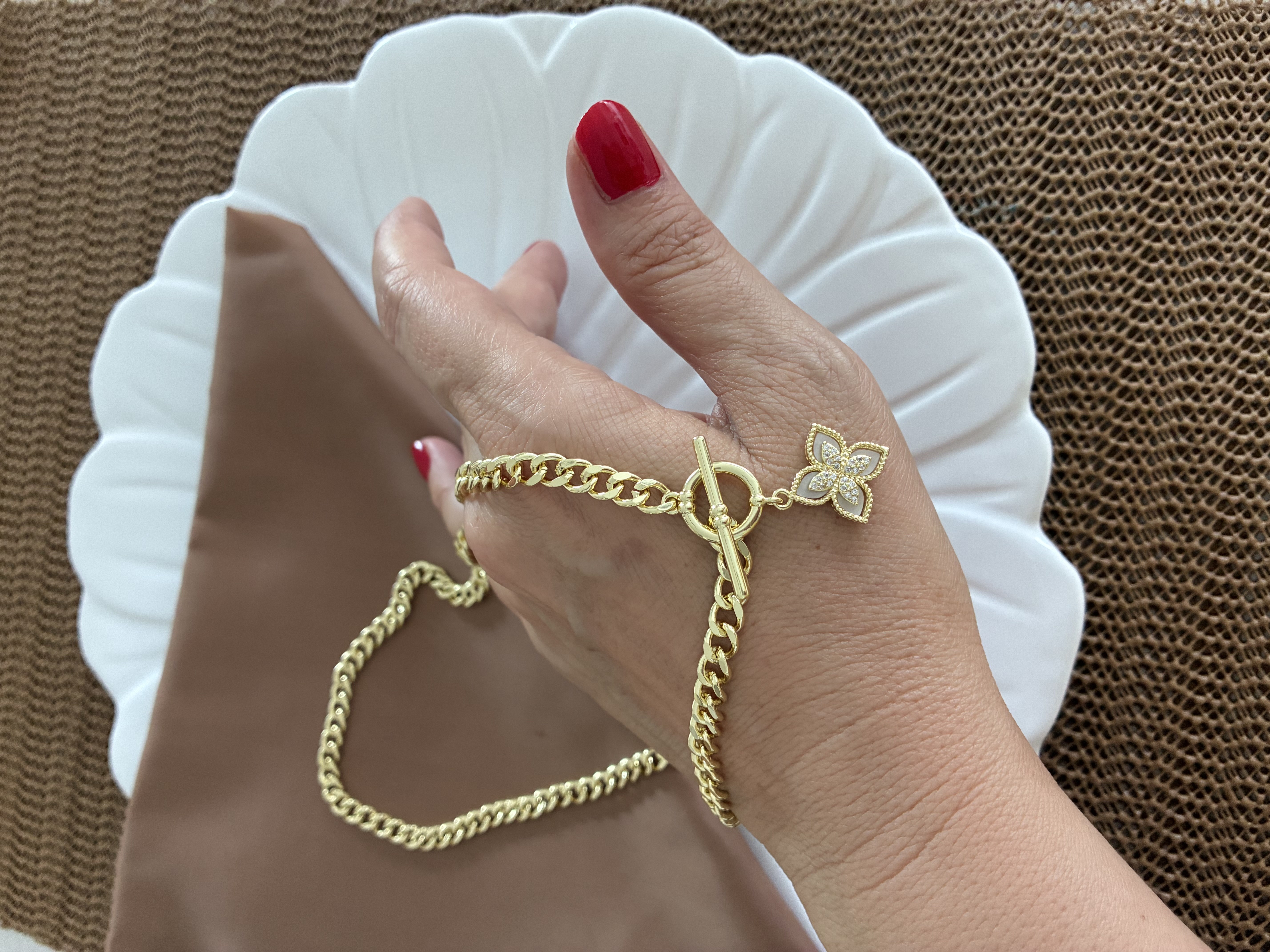 Vip Gold Klasik Zincirli Sdf Çiçek Detaylı Kilit Uçlu Kolye