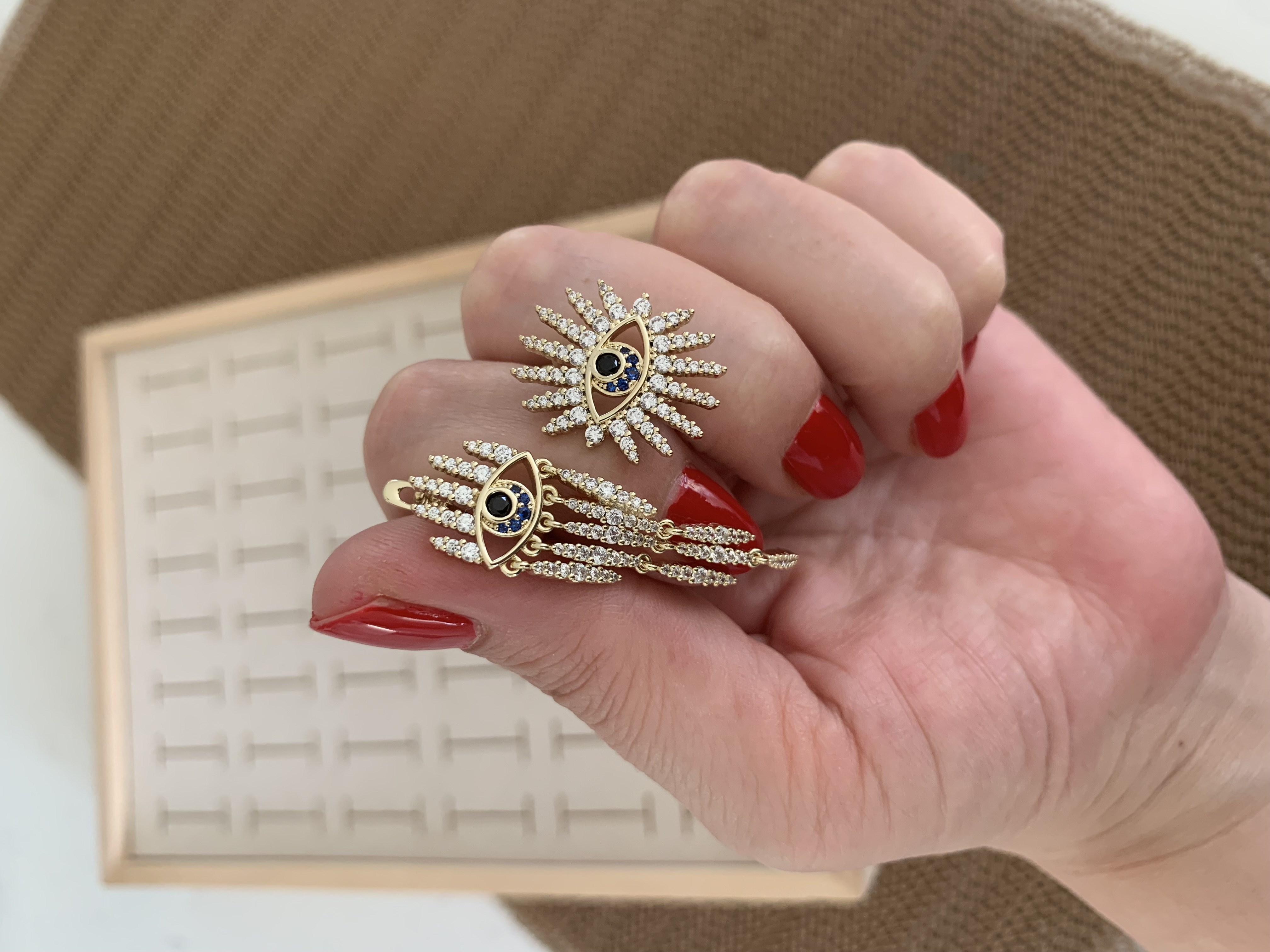 Vip Gold Komple Zirkon Taş Kirpikli Göz U Tasarım Küpe