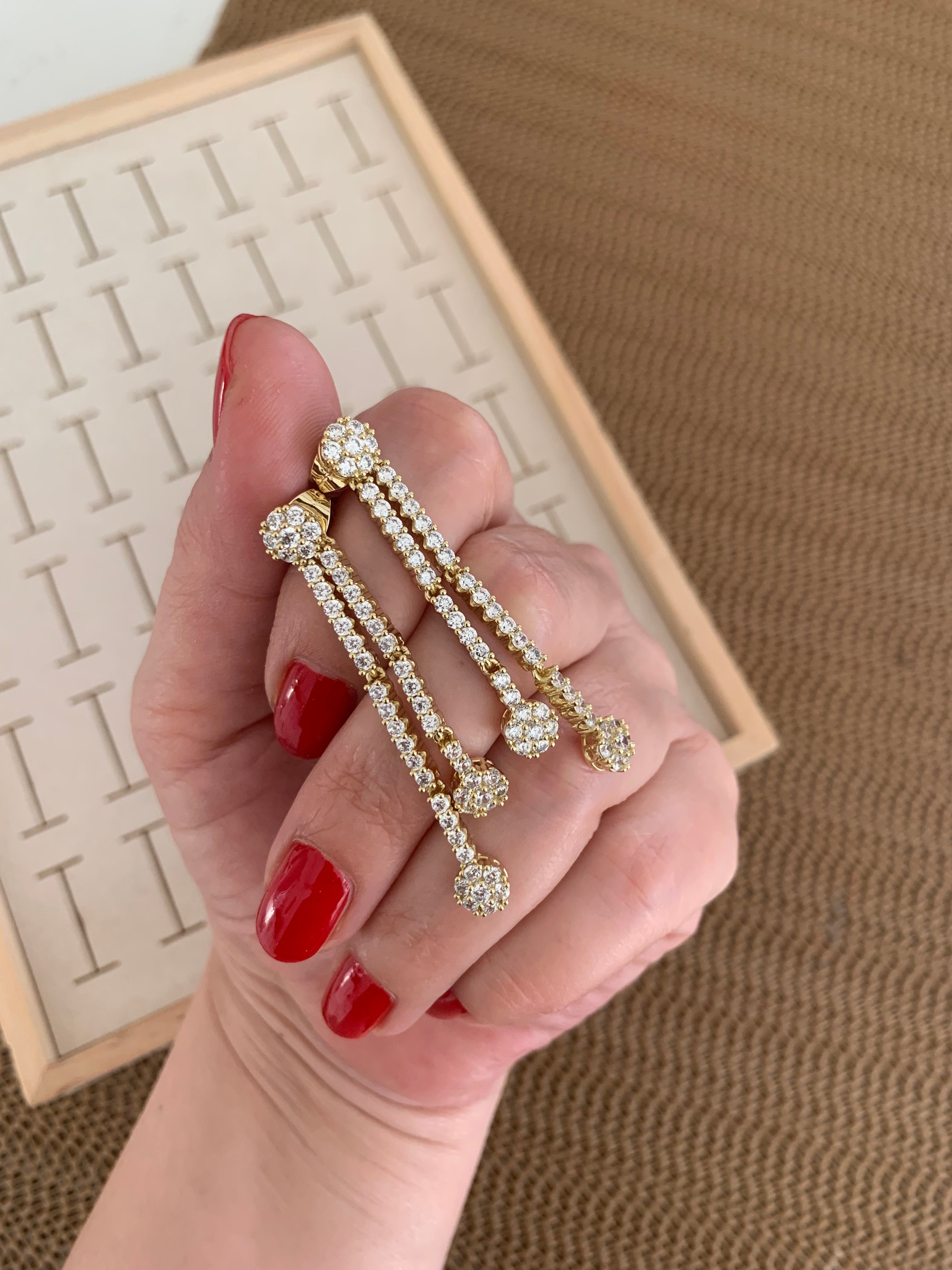 Vip Gold Komple Zirkon Taşlı Daire Sallantılı Tasarım Küpe