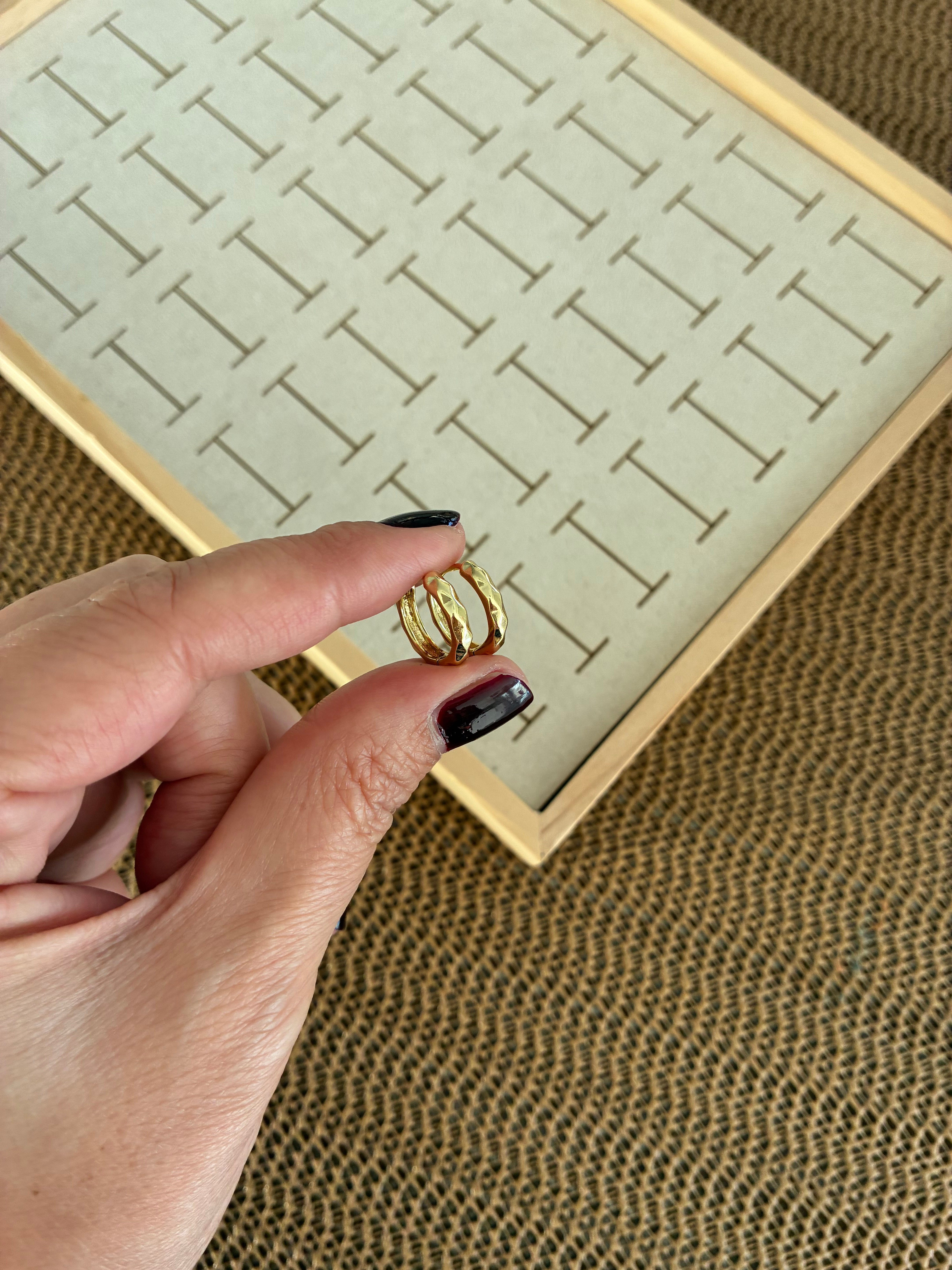 Vip Gold Küçük Baklava Desenli Halka Küpe