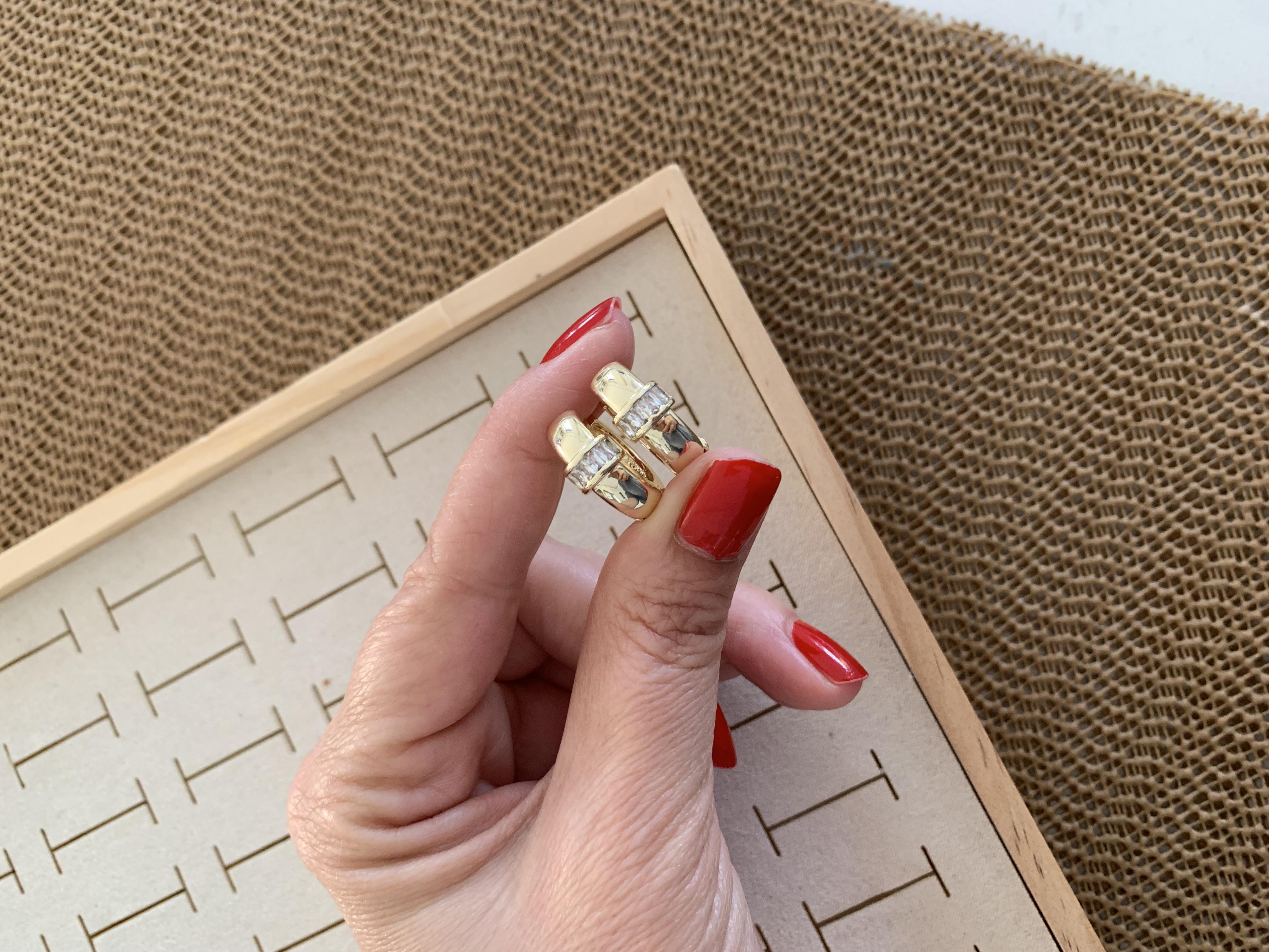 Vip Gold Ortası Baget Taş Biyeli Halka Küpe