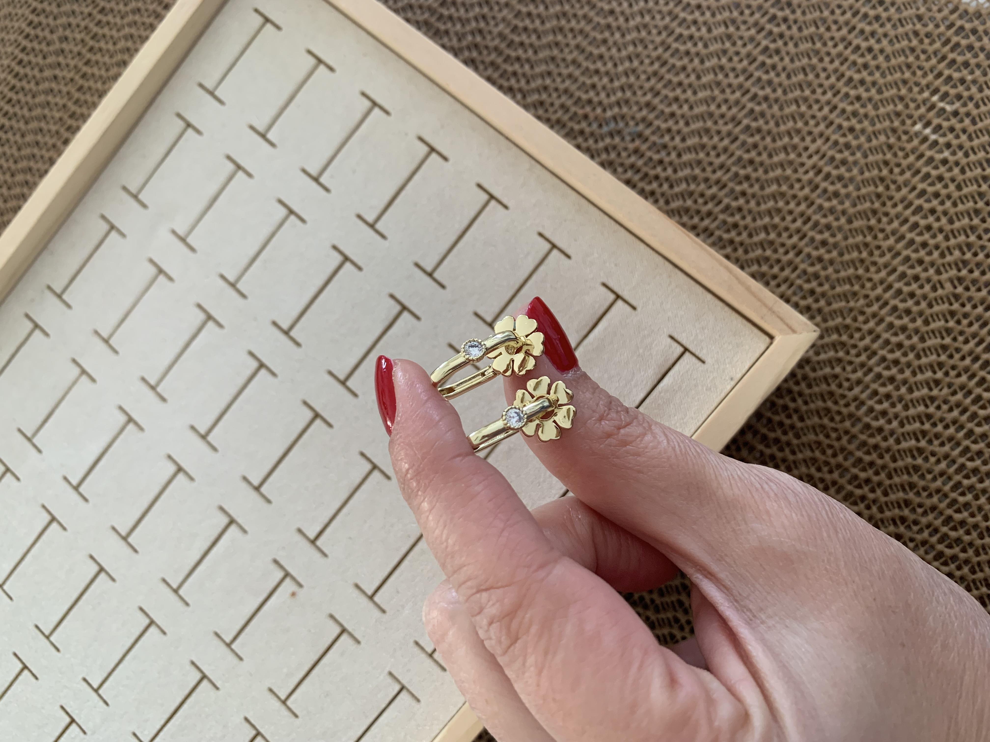 Vip Gold Tek Taşlı Dikdörtgen Yonca Küpe