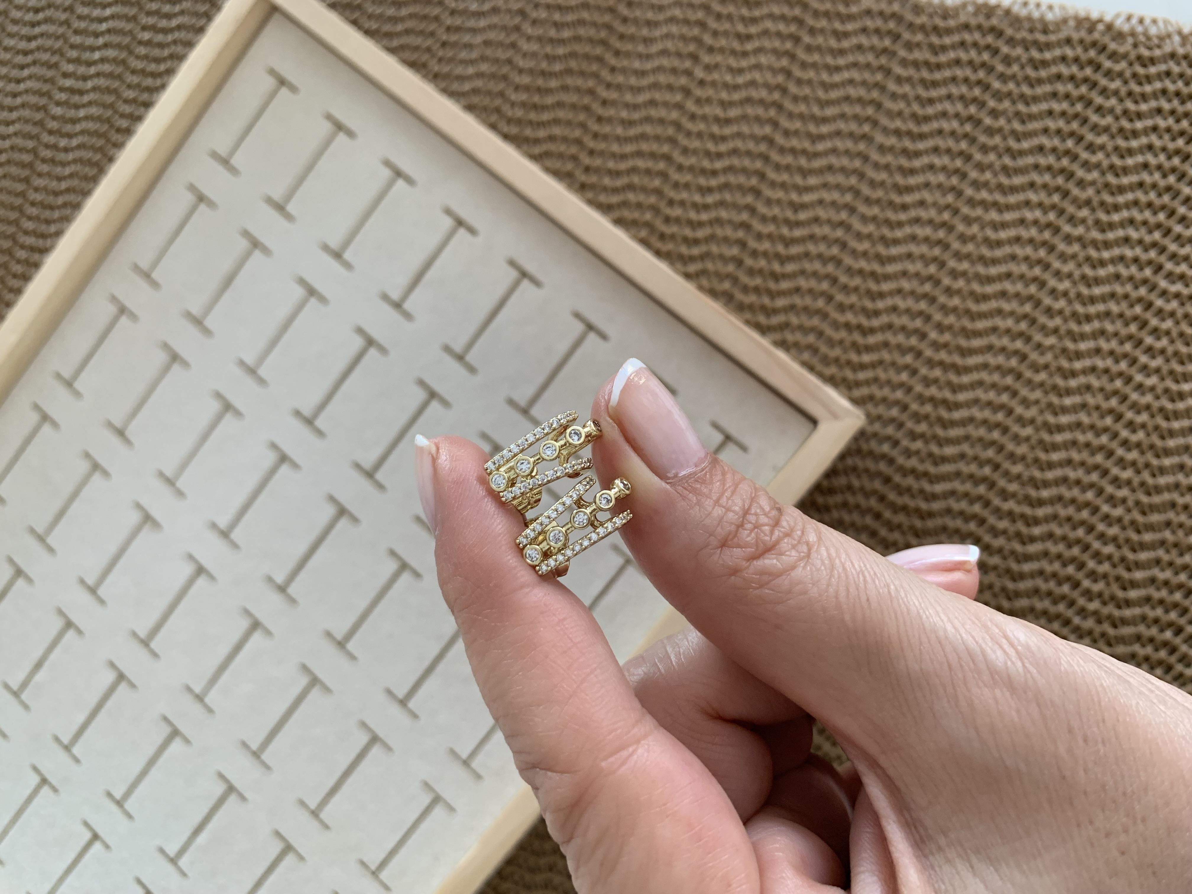 Vip Gold Üç Sıra Zirkon Taşlı U Tasarım Küpe