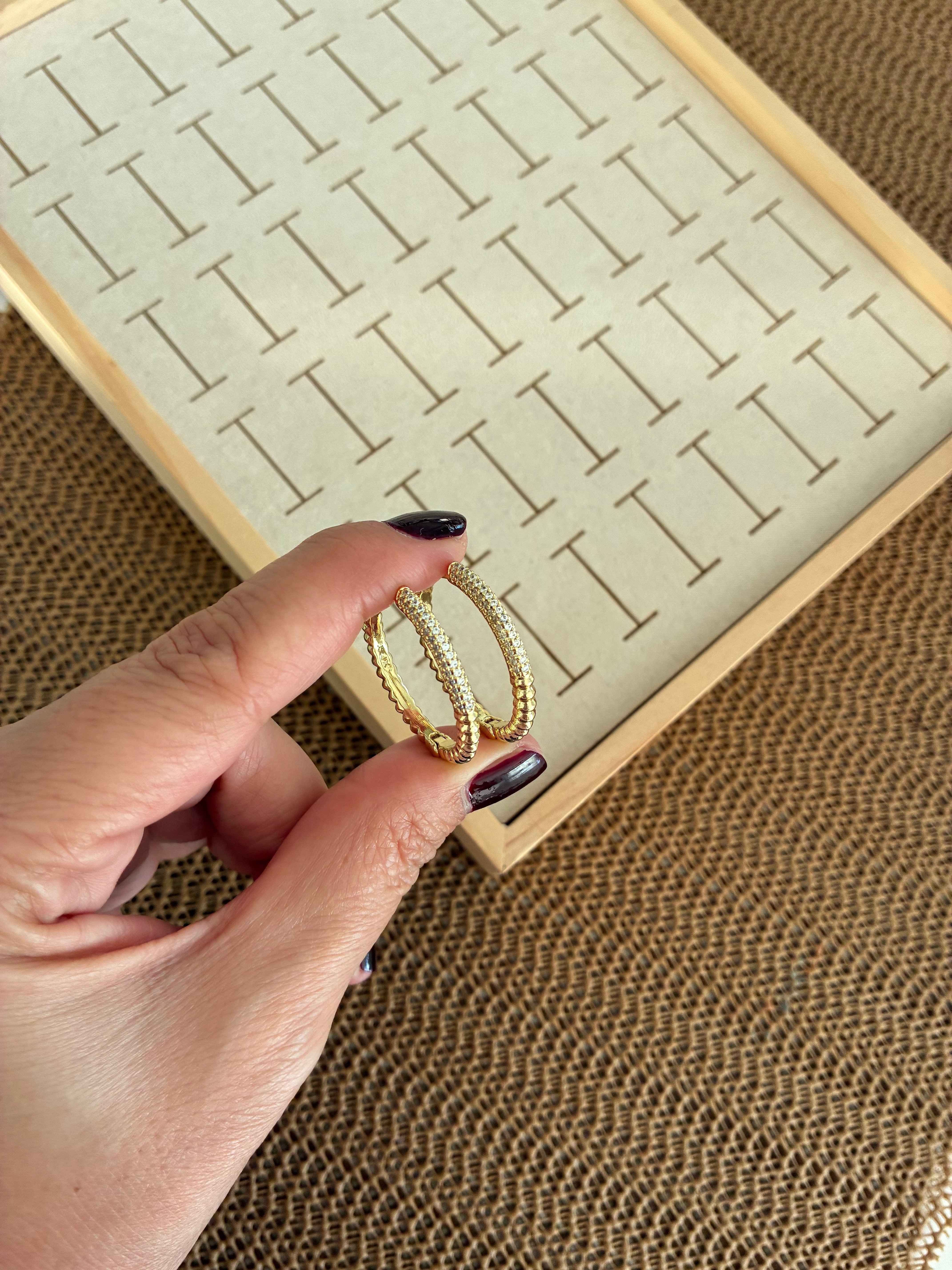 Vip Gold Zirkon Taşlı Arkası Burgu Detaylı Halka Küpe