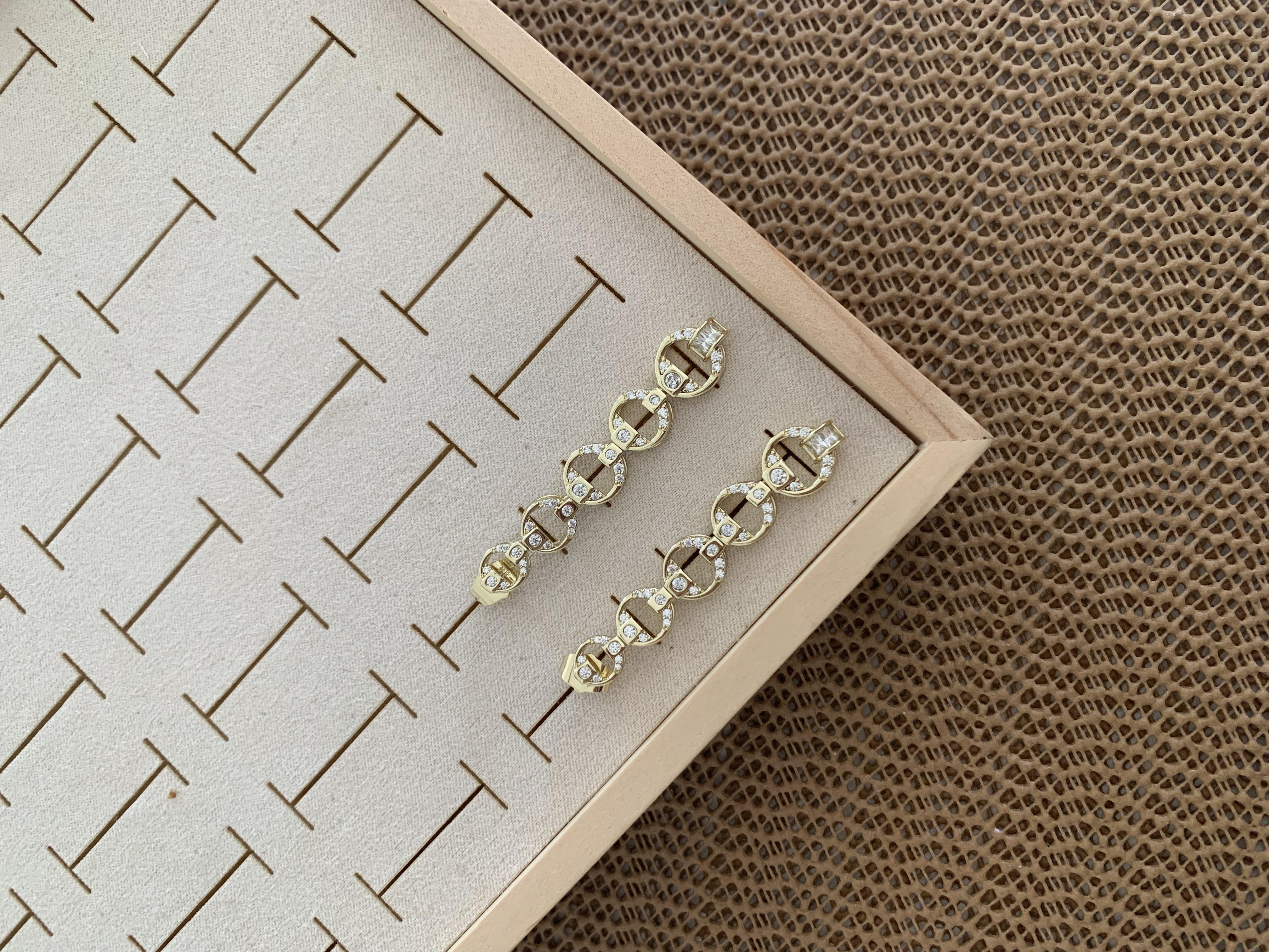 Vip Gold Zirkon Taşlı Beş Sıra Daire Sallantılı Tasarım Küpe