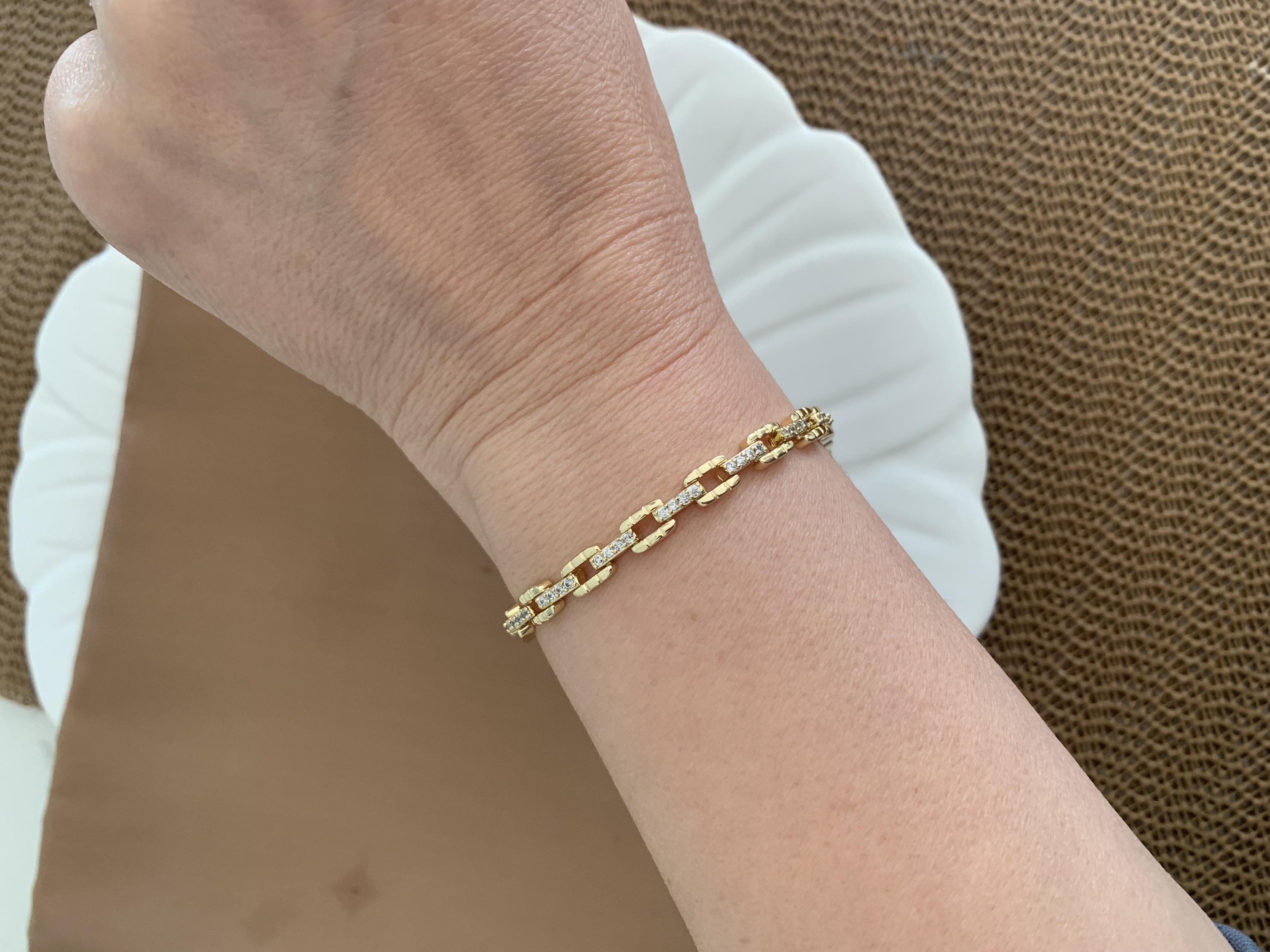 Vip Gold Zirkon Taşlı İç içe Geçme Badem Sıralı Bileklik