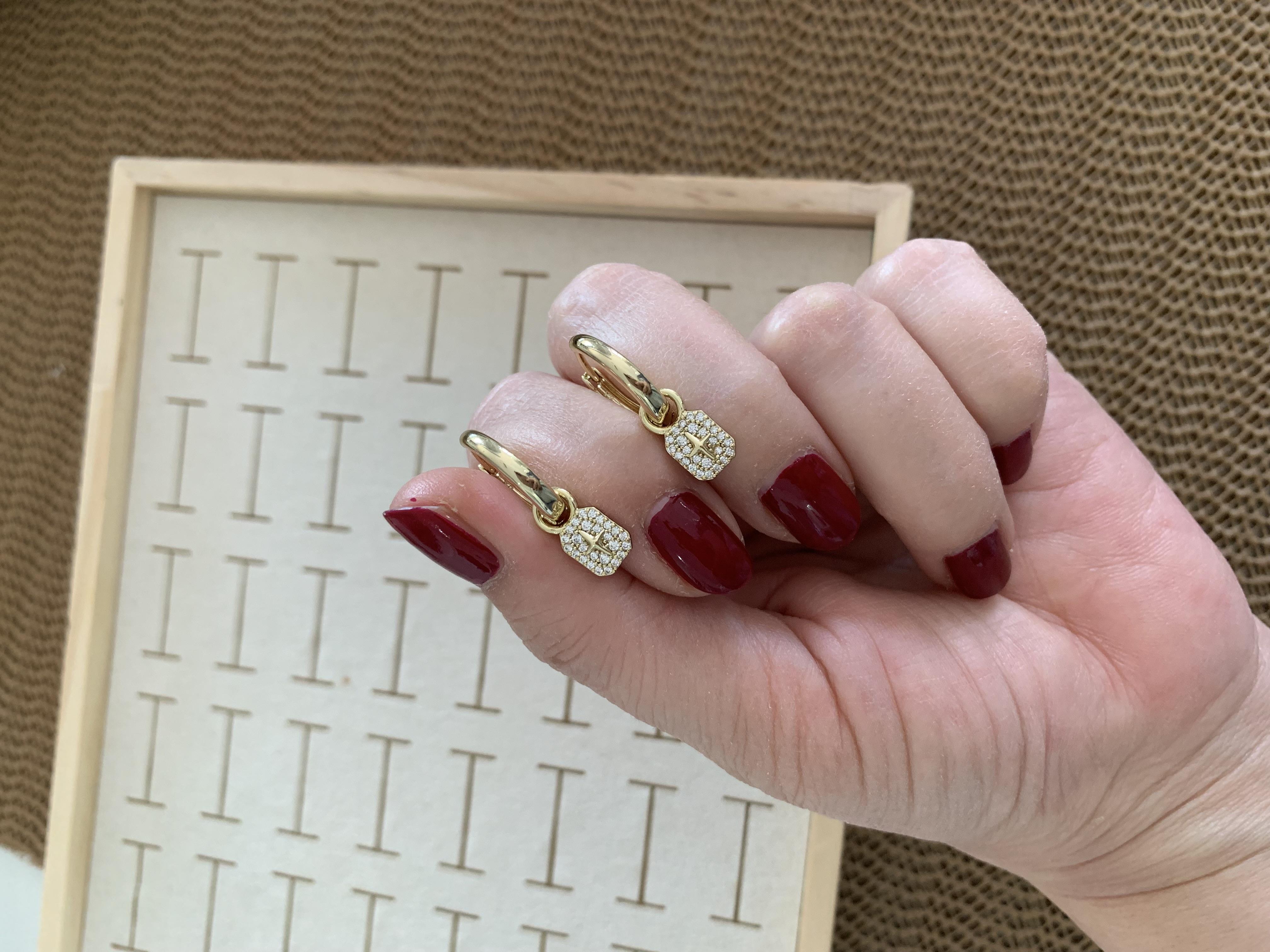 Vip Gold Zirkon Taşlı Mini Kare Yıldız Detalı Halka Küpe