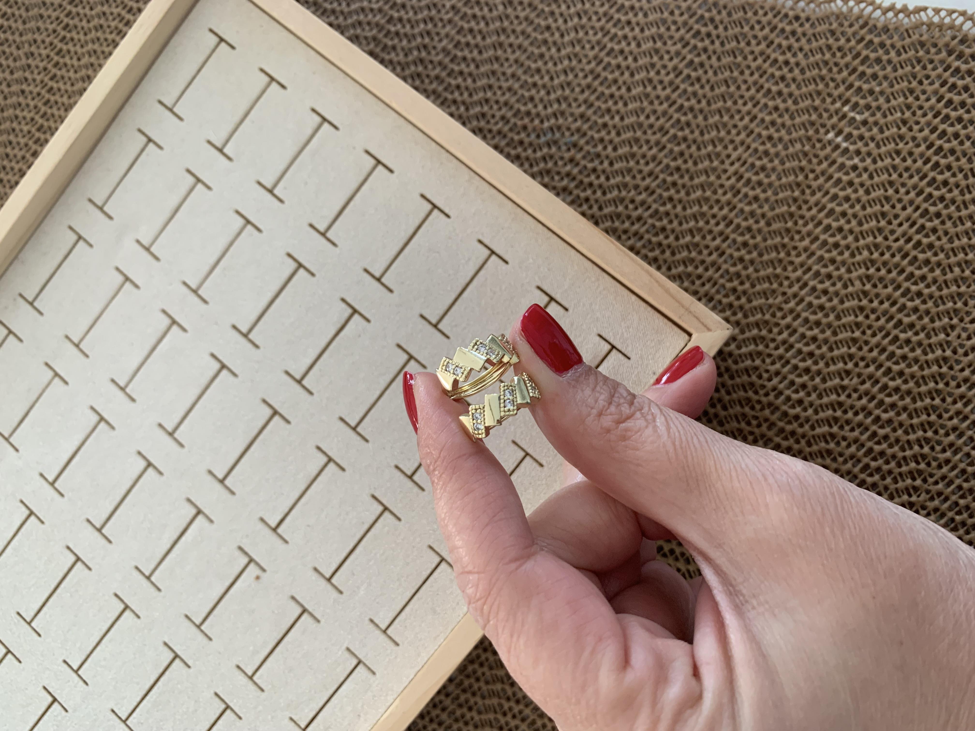 Vip Gold Zirkon Taşlı Plaka Çizgili Halka Küpe