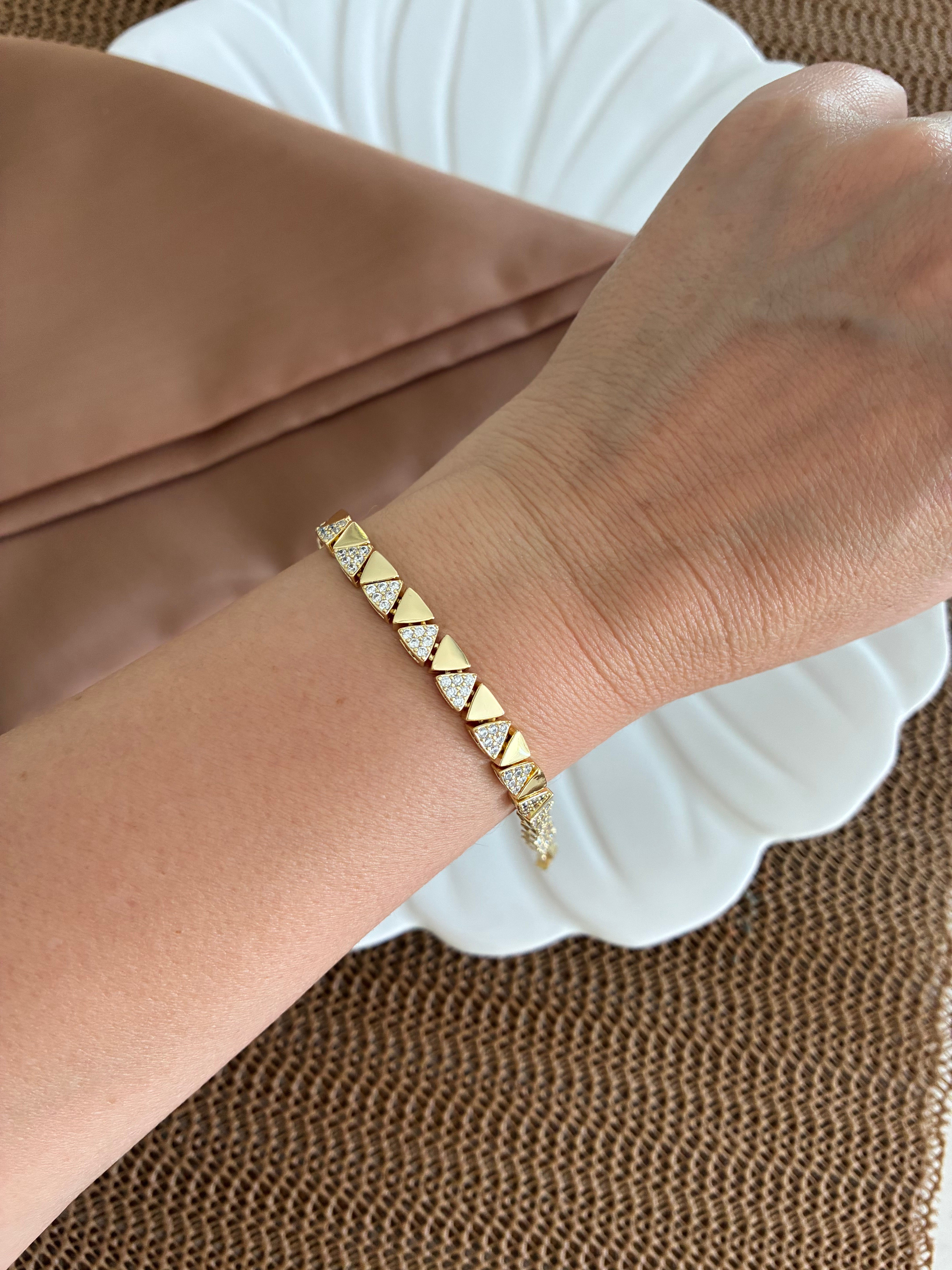 Vip Gold Zirkon Taşlı Plaka Üçgen Sıralı Bileklik