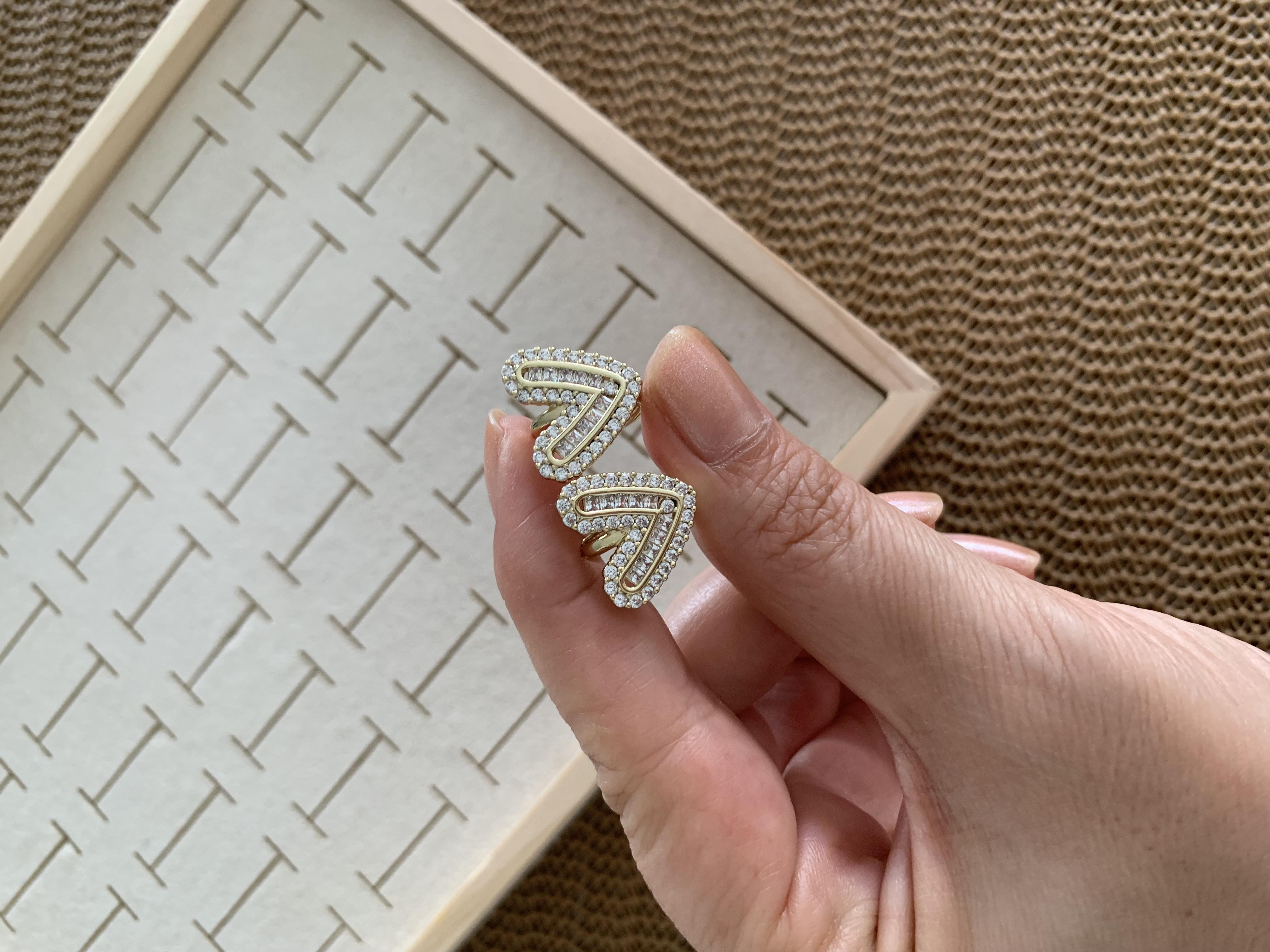 Vip Gold Zirkon Ve Baget Detaylı Kalp Küpe