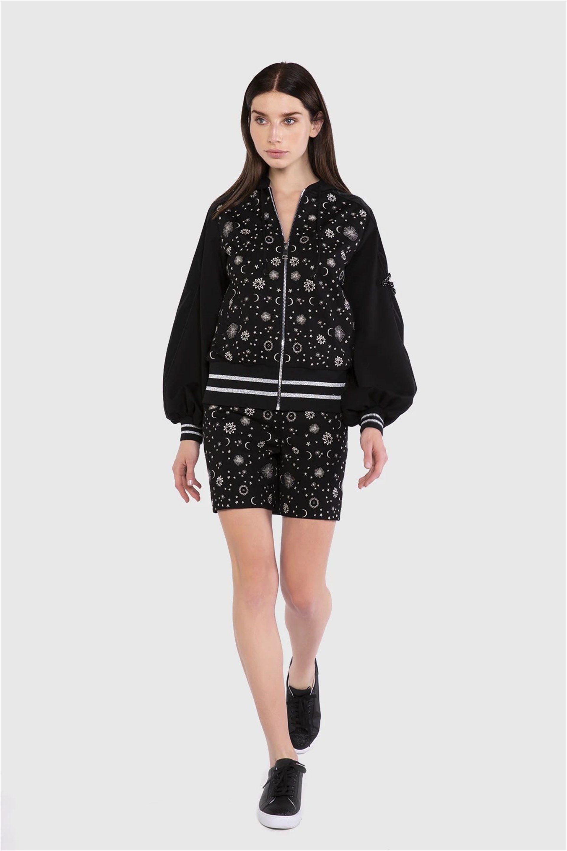 Allover Nakış Deseni Detaylı Kapuşonlu Siyah Sweatshirt