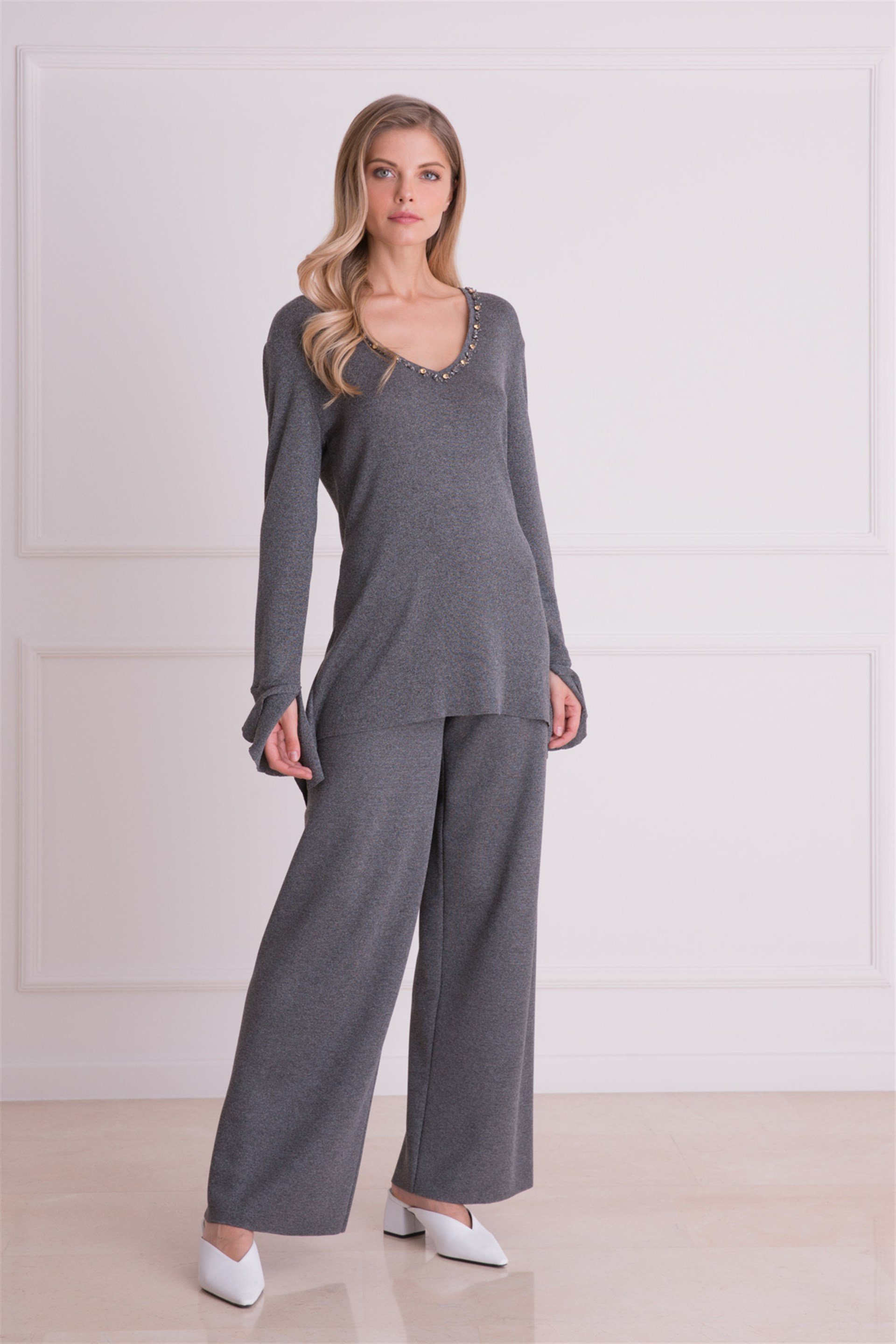 Asimetrik Kesim Siyah Triko Bluz