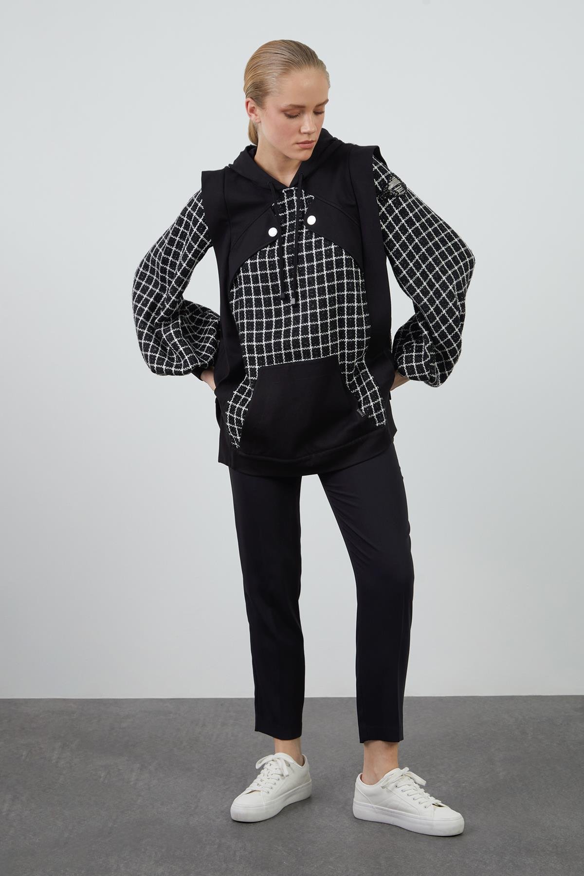 Kareli Tweed Kumaş Detaylı Nakış Aplikeli Sweatshirt