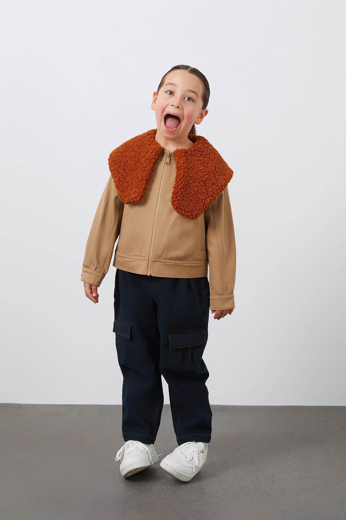 Kürk Bebe Yaka Detaylı Kahverengi Kız Çocuk Ceket