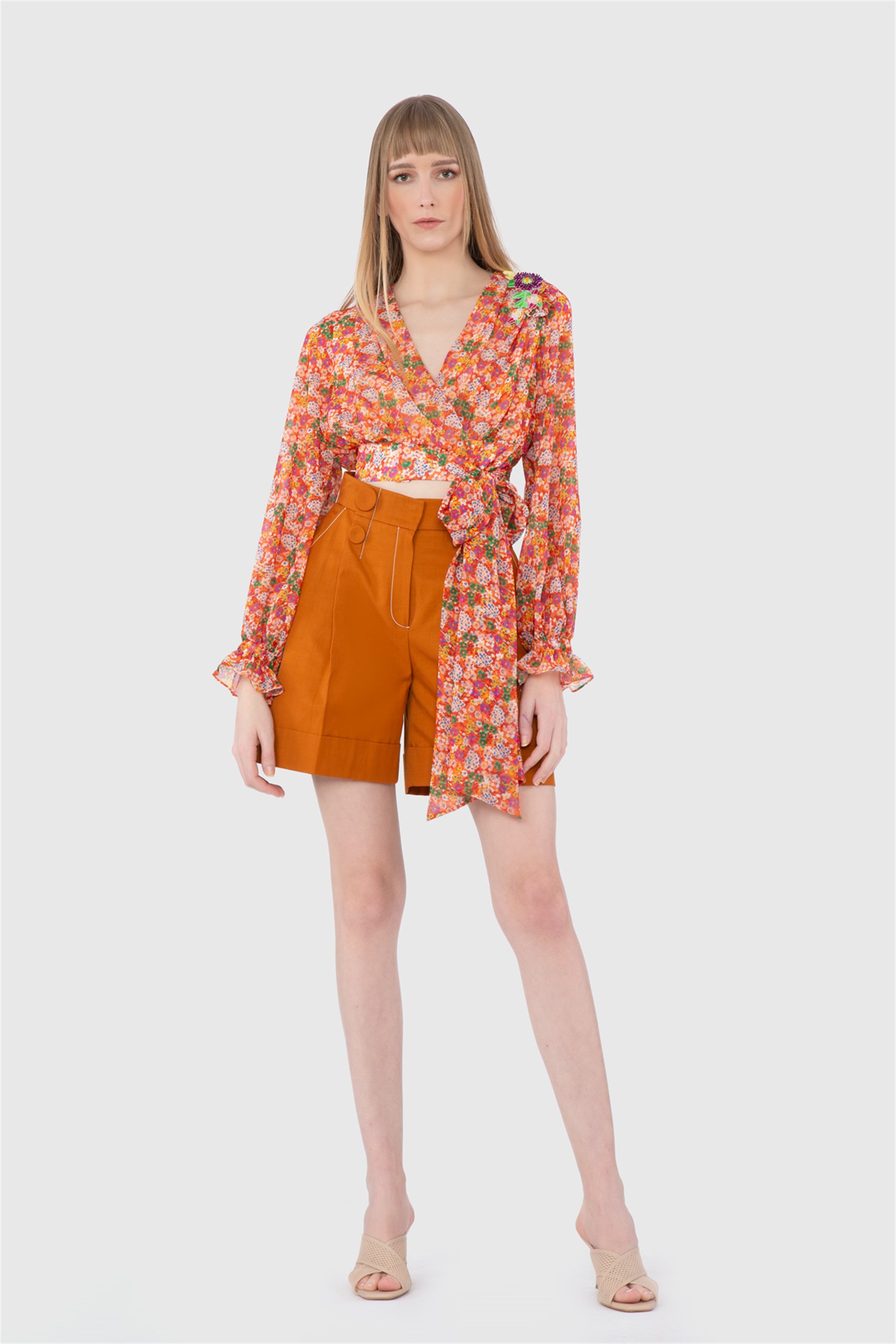 Kontrast Dikiş Detaylı Yüksek Bel  Şort