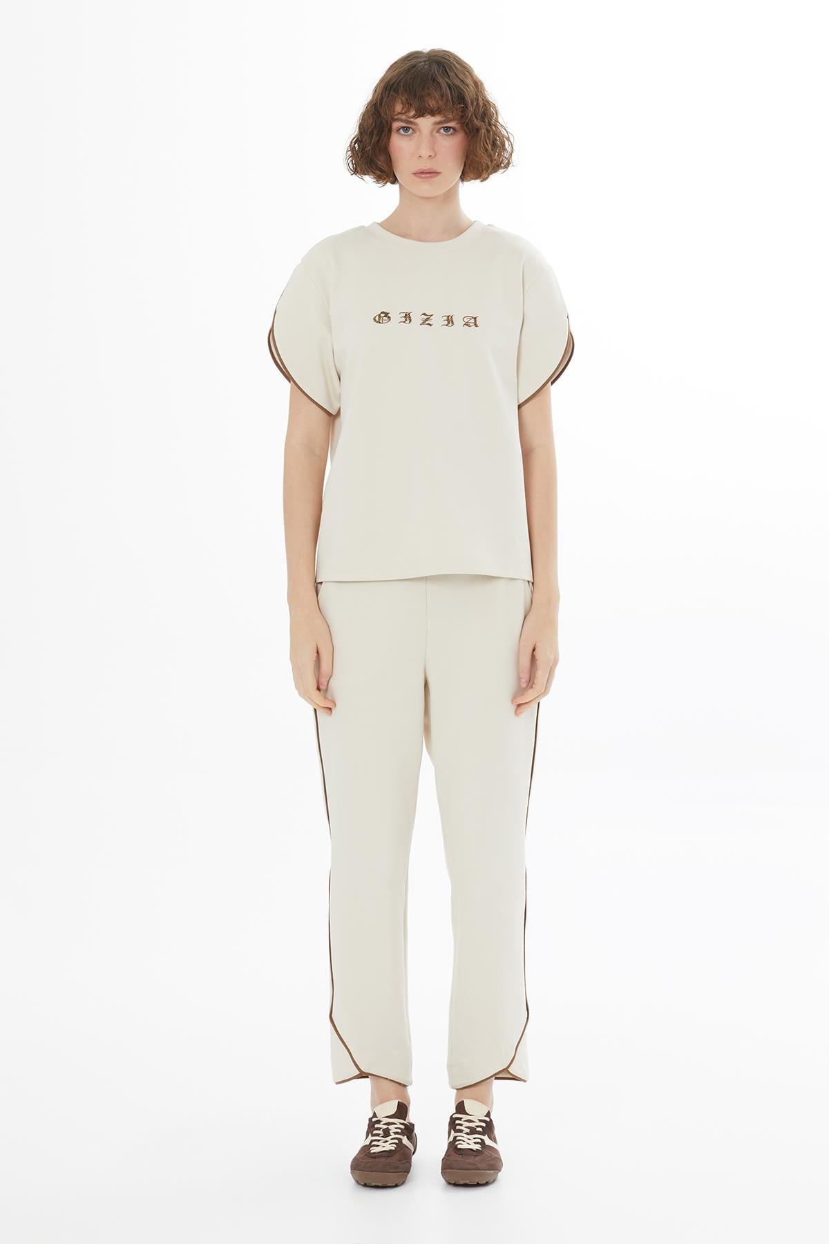 Nakış Ve İşleme Detaylı Bej T-Shirt