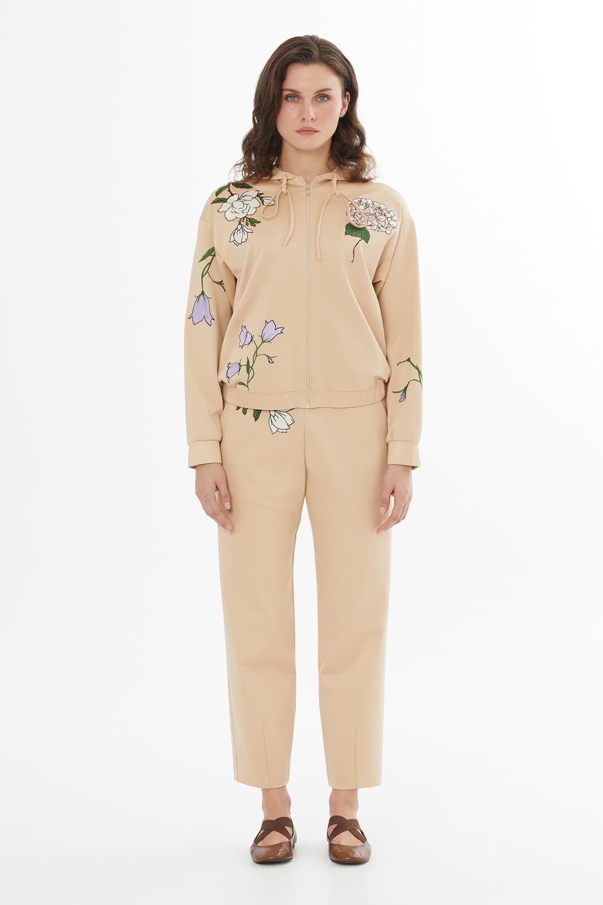 Nakışlı Kordonlu Bej Eşofman Üstü