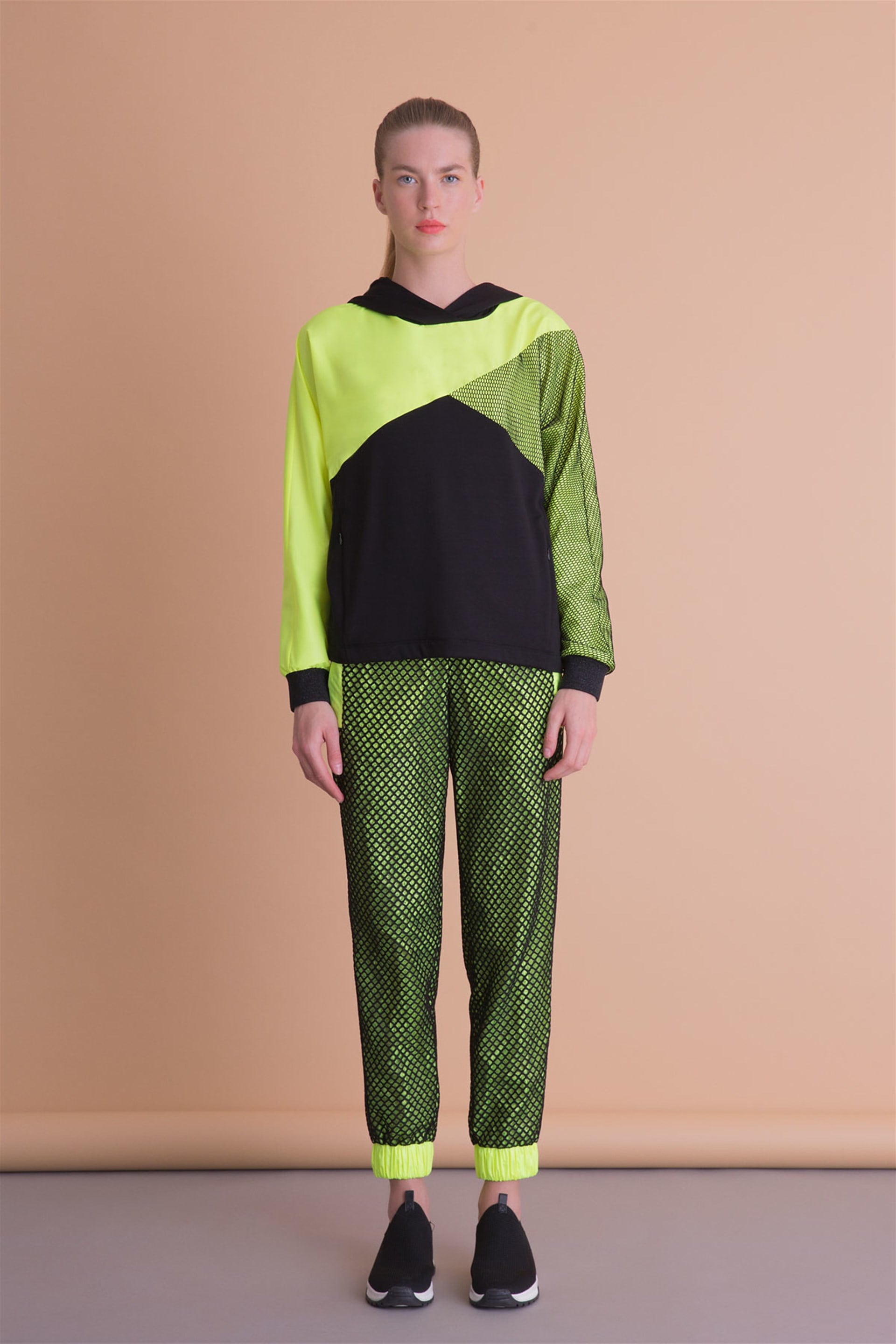 Siyah File Detaylı Neon Jogger Pantolon