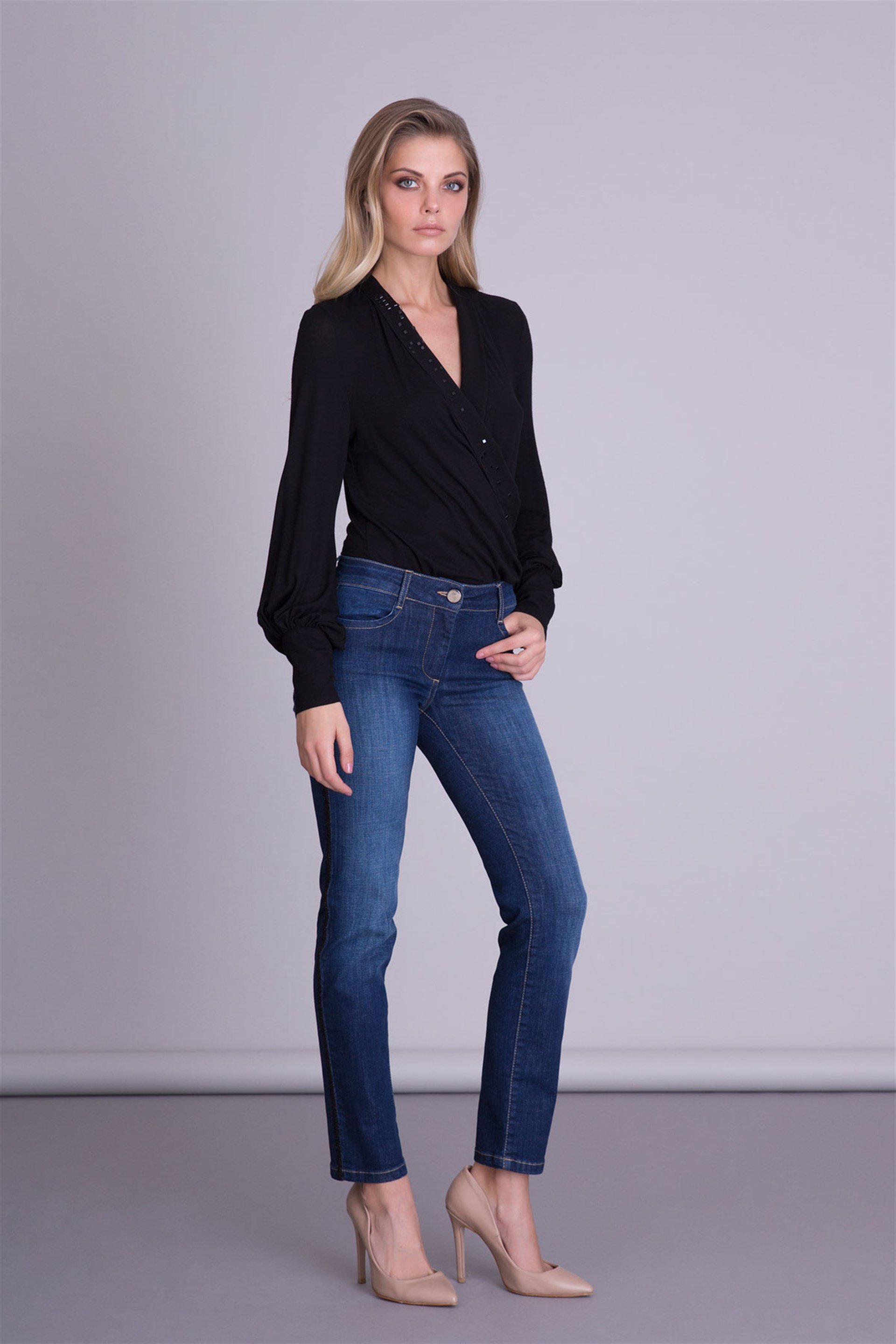 Yanı Büzgü Detaylı V Yaka Antrasıt Bluz