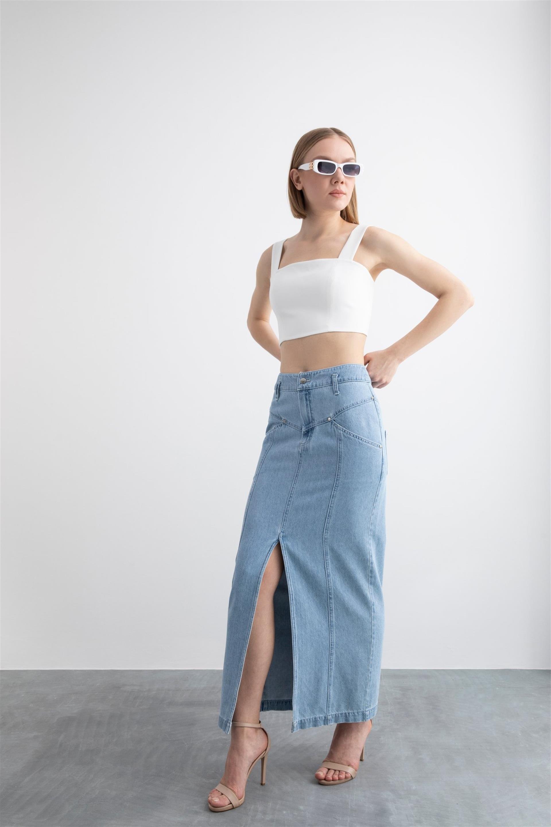 Yüksek Bel Ön Yırtmaç Detaylı Cep Ve Rivet Detaylı Denim Etek